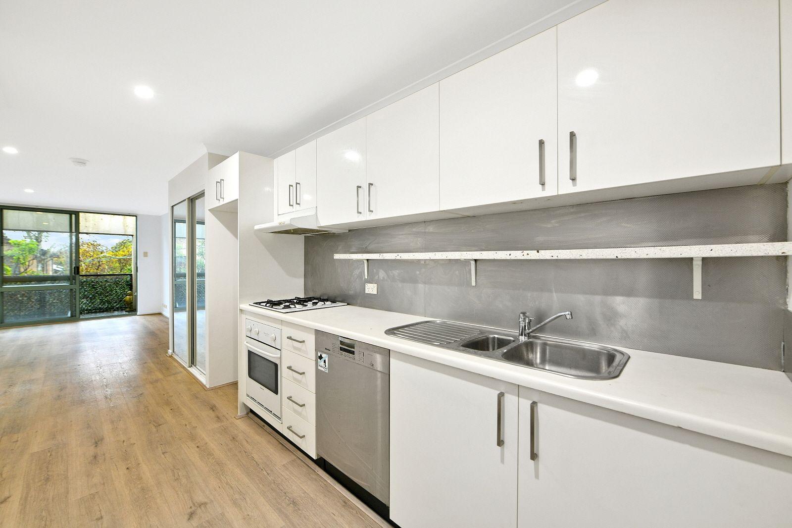 Freshly Painted Newtown Studio Living with Pool, Gym & Secure Parking