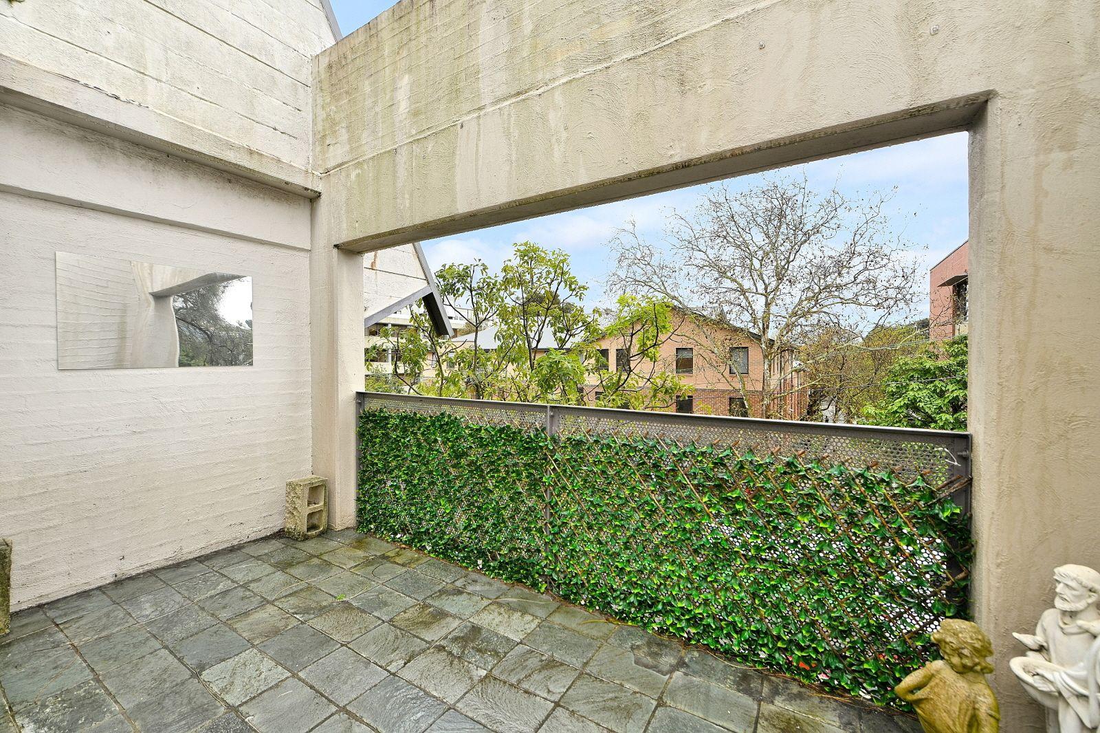 Freshly Painted Newtown Studio Living with Pool, Gym & Secure Parking