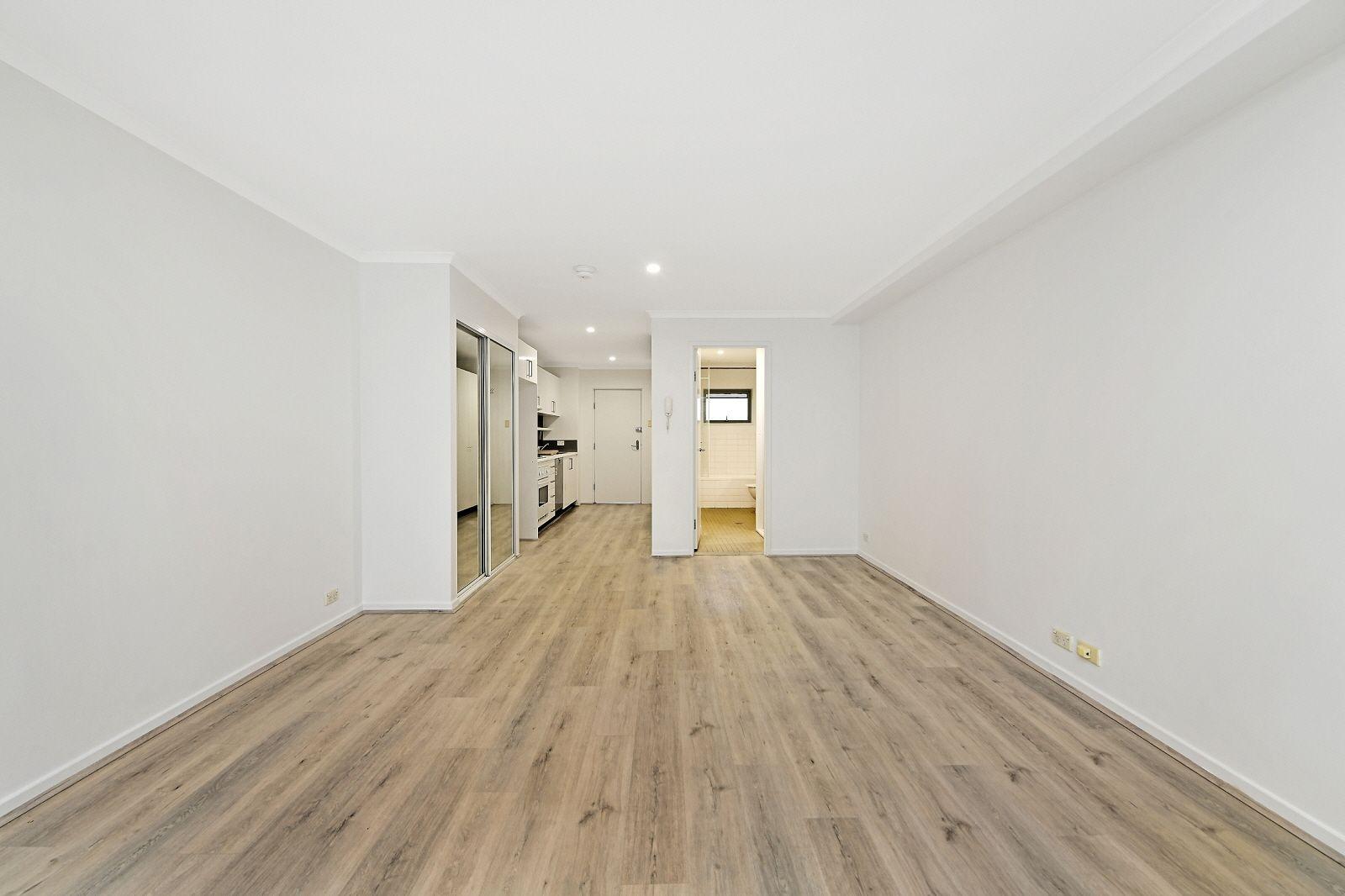 Freshly Painted Newtown Studio Living with Pool, Gym & Secure Parking