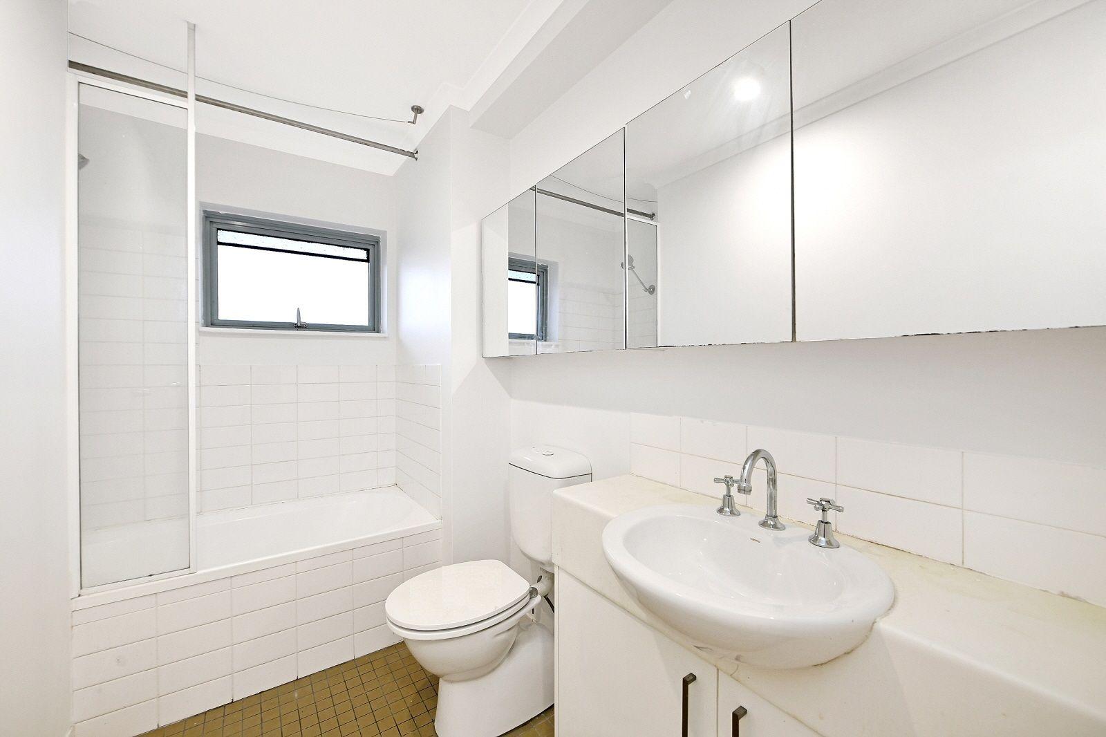 Freshly Painted Newtown Studio Living with Pool, Gym & Secure Parking