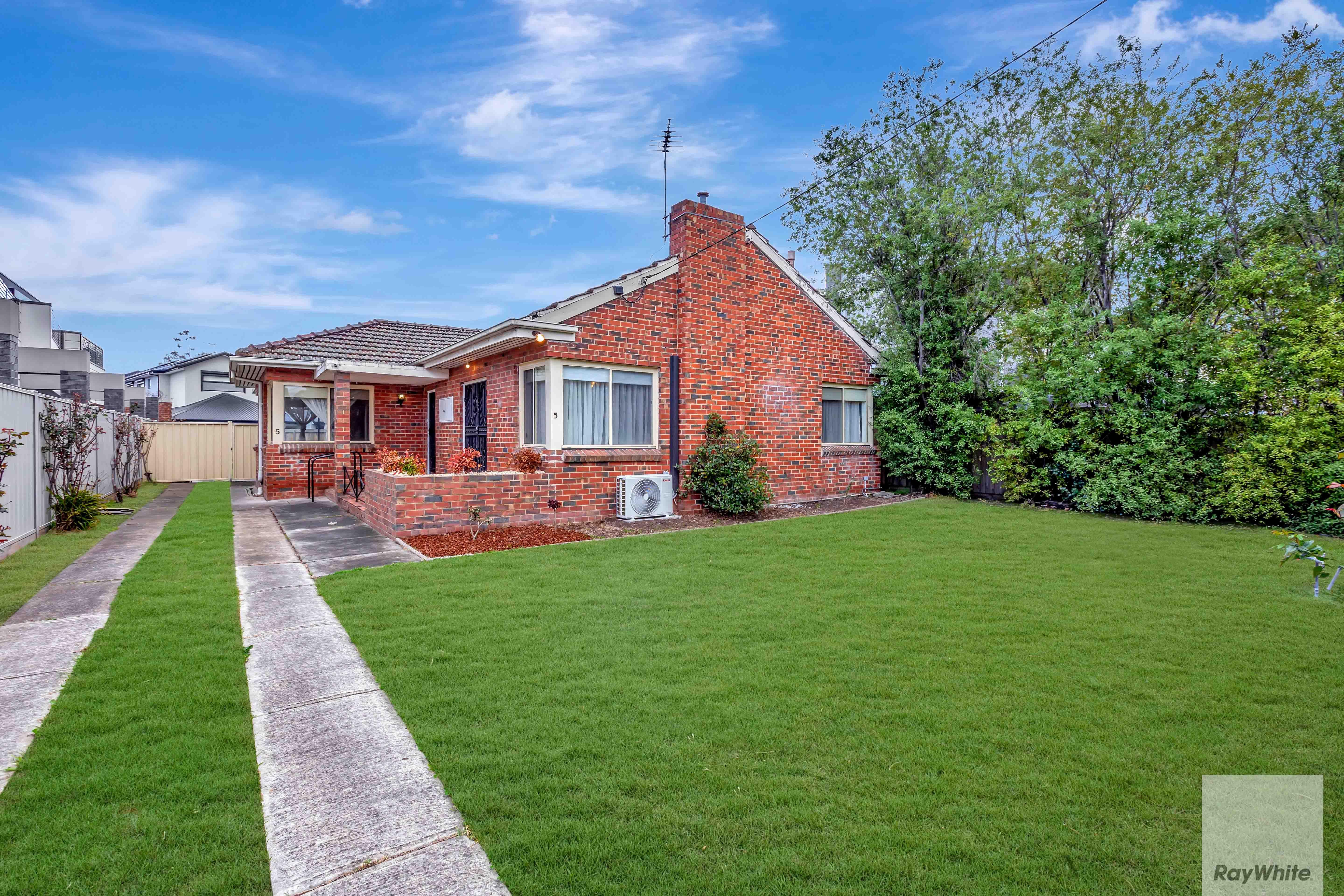 Prop-GPT: House: VIC Pascoe Vale, VIC 3044 Home For Rent