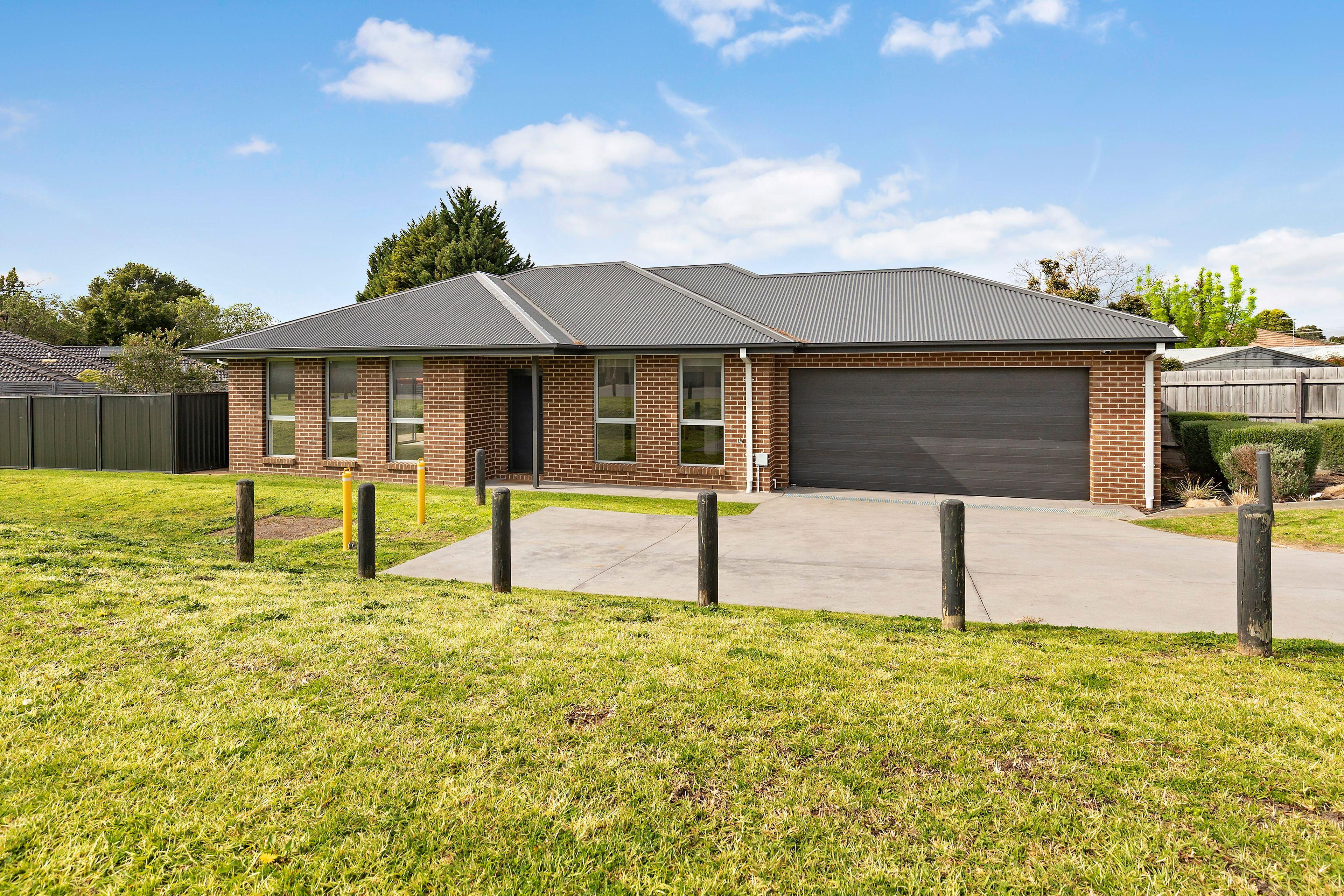Prop-GPT: House: VIC Langwarrin, VIC 3910 Home For Rent