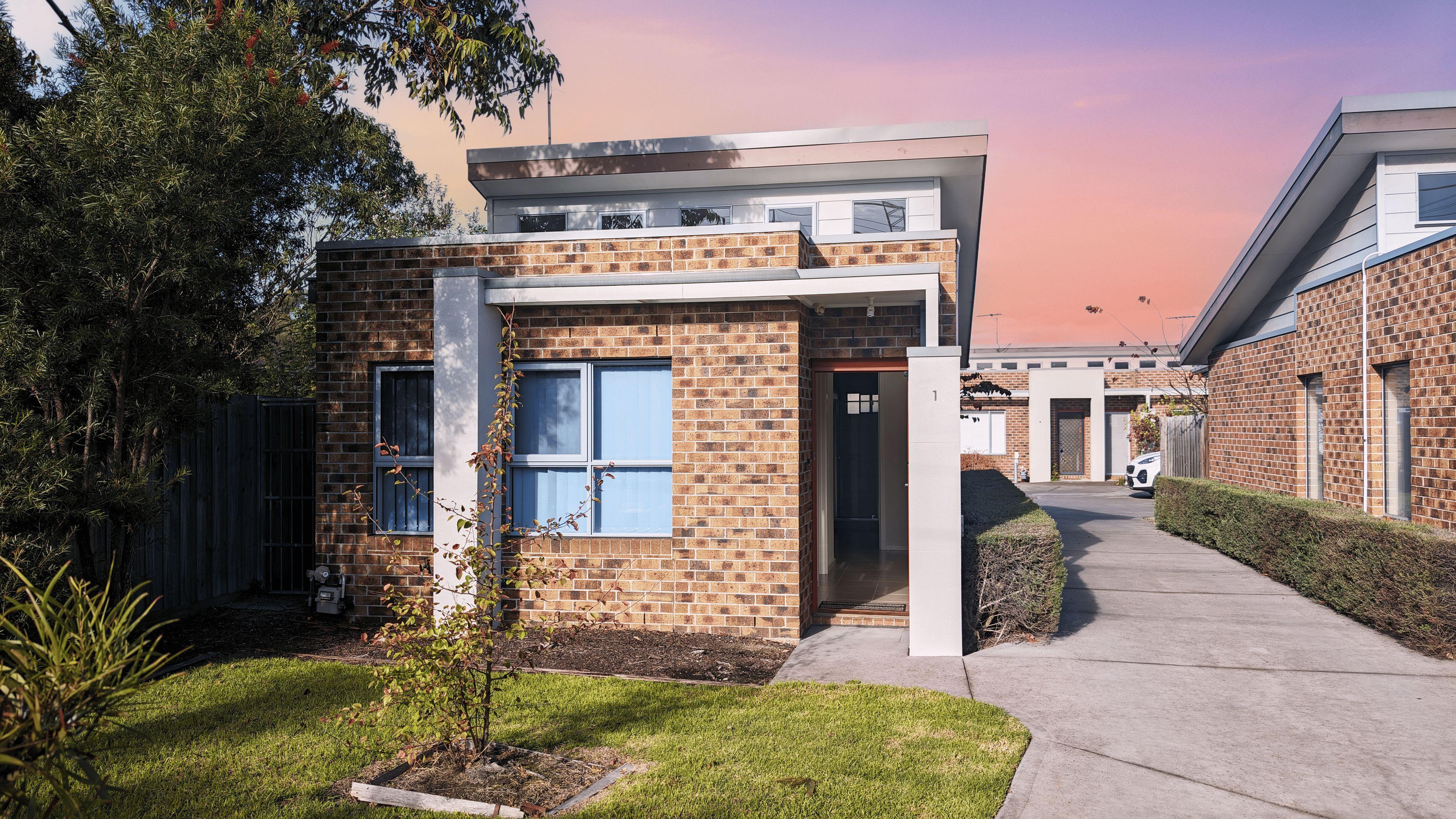 Prop-GPT: Unit: VIC Reservoir, VIC 3073 Home For Rent