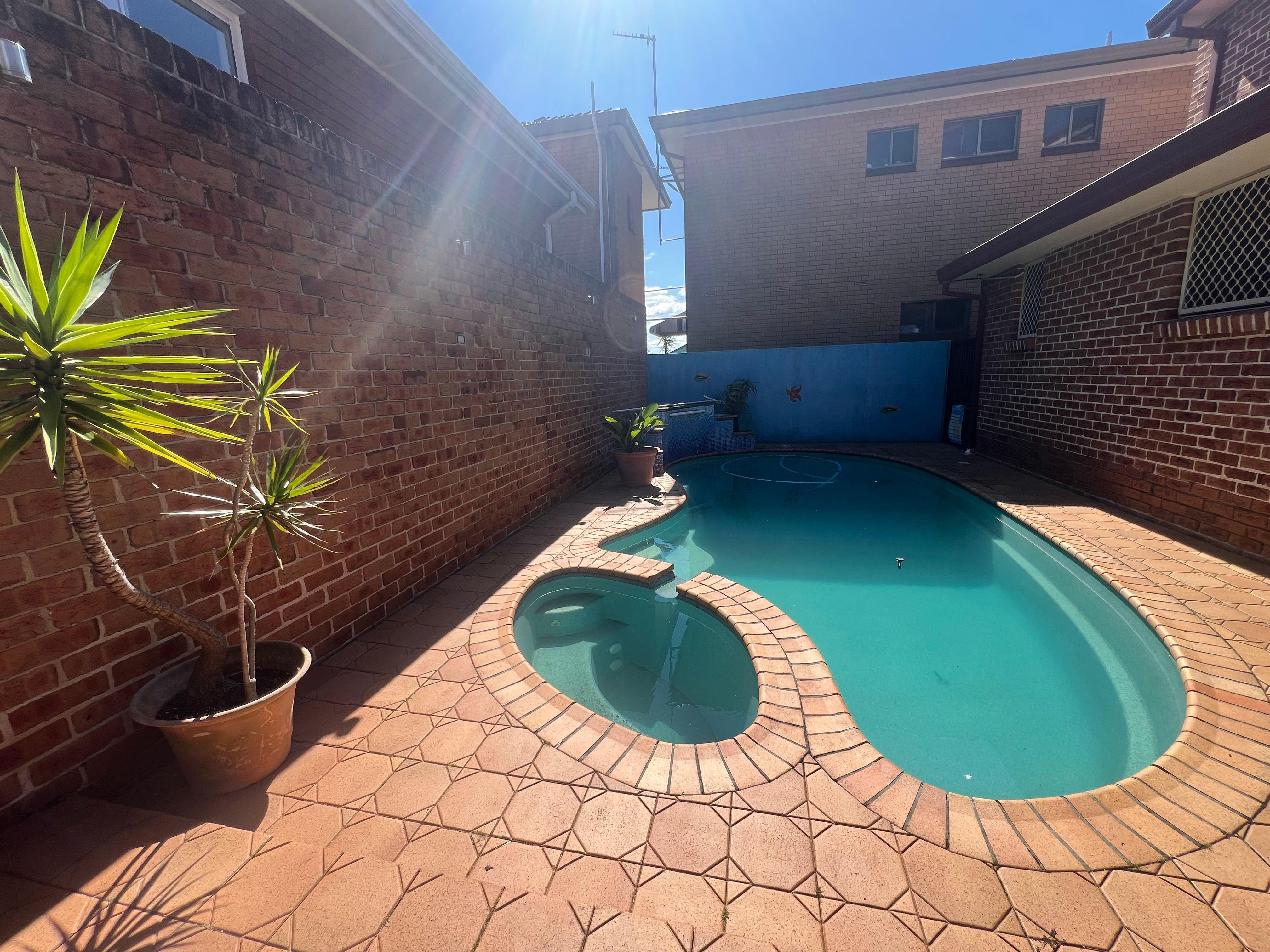 Spacious Family Home with Pool