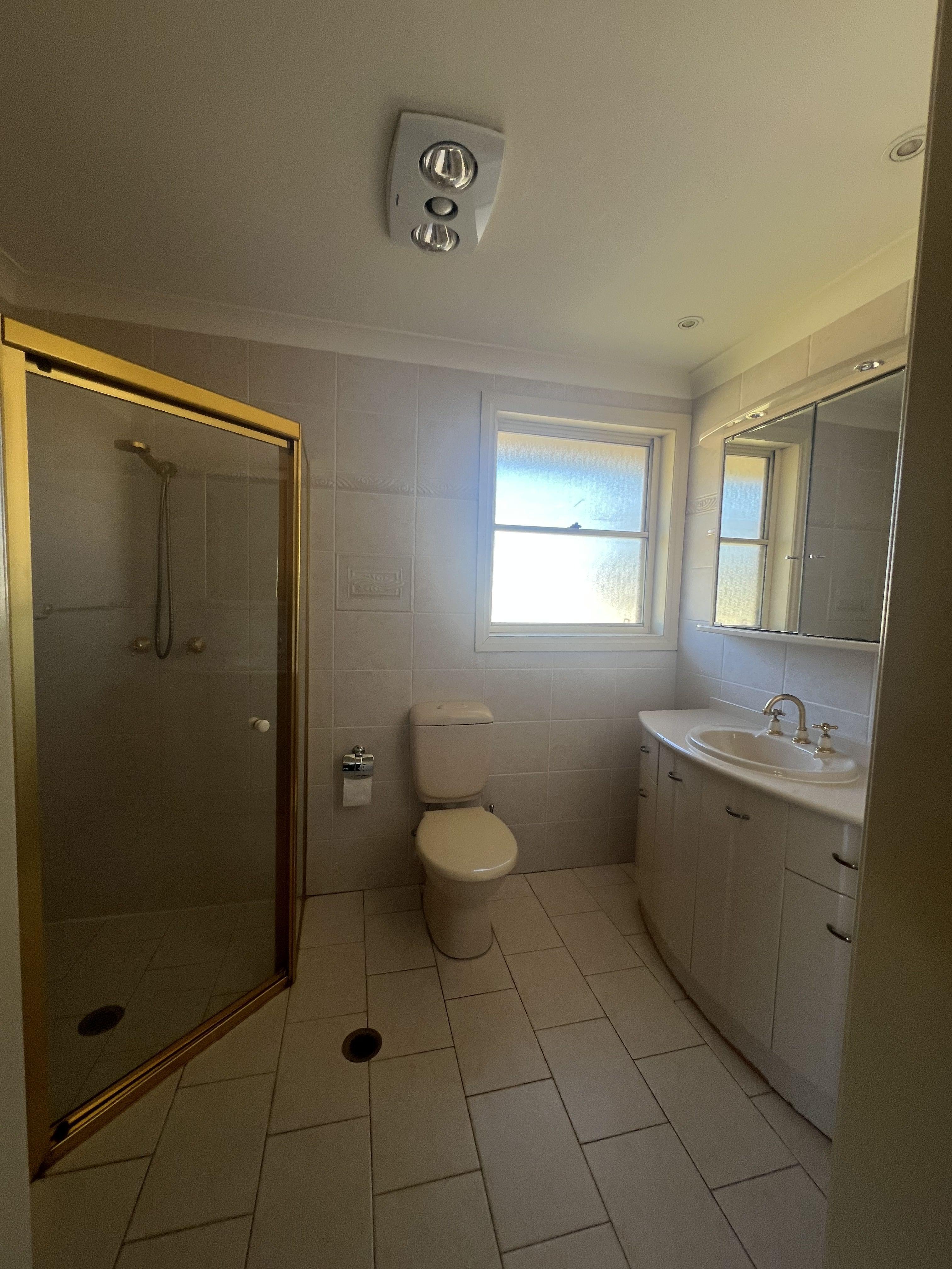 Spacious Family Home with Pool