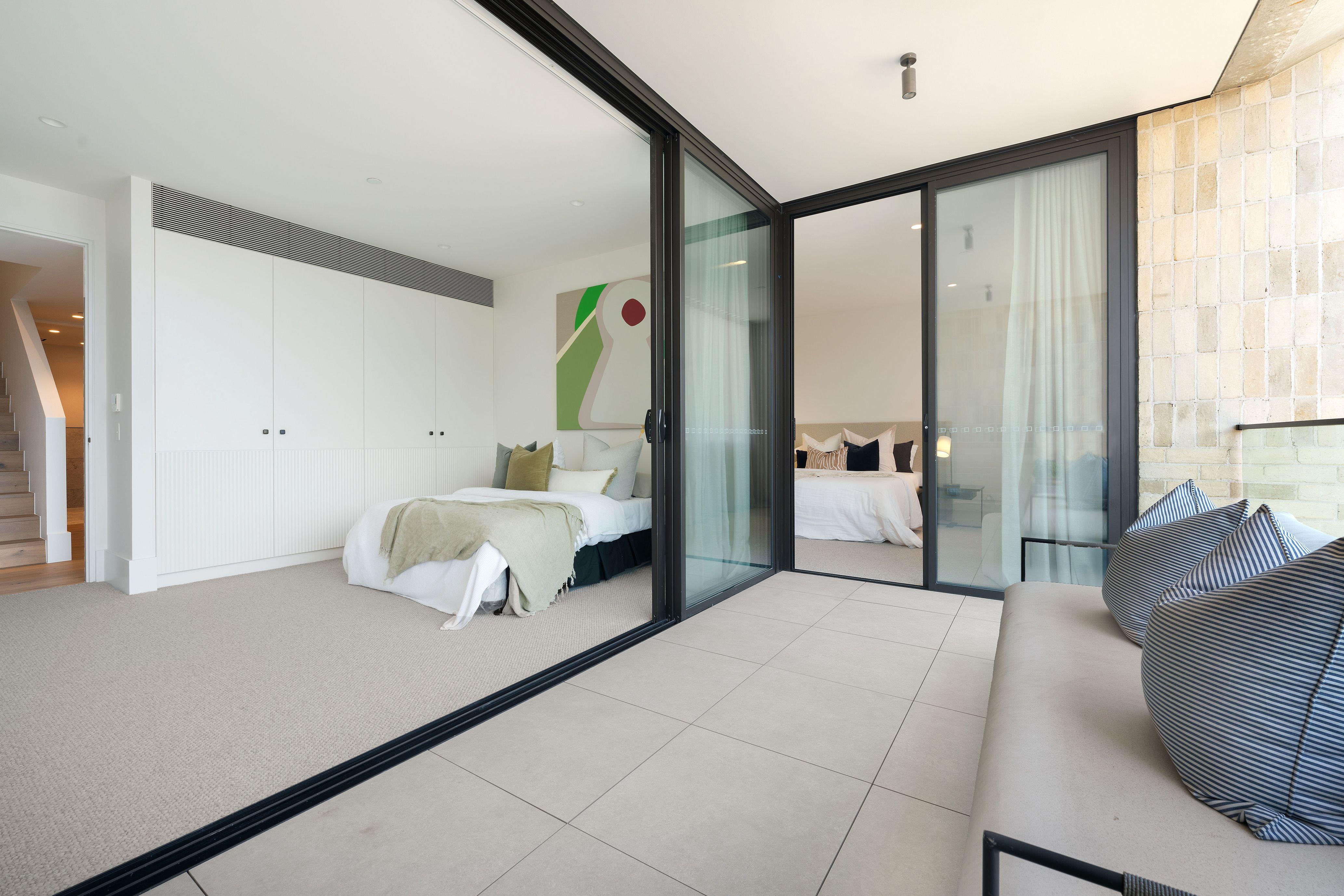 Exquisite Penthouse Apartment Offering Breathtaking Harbour Bridge And City Vistas