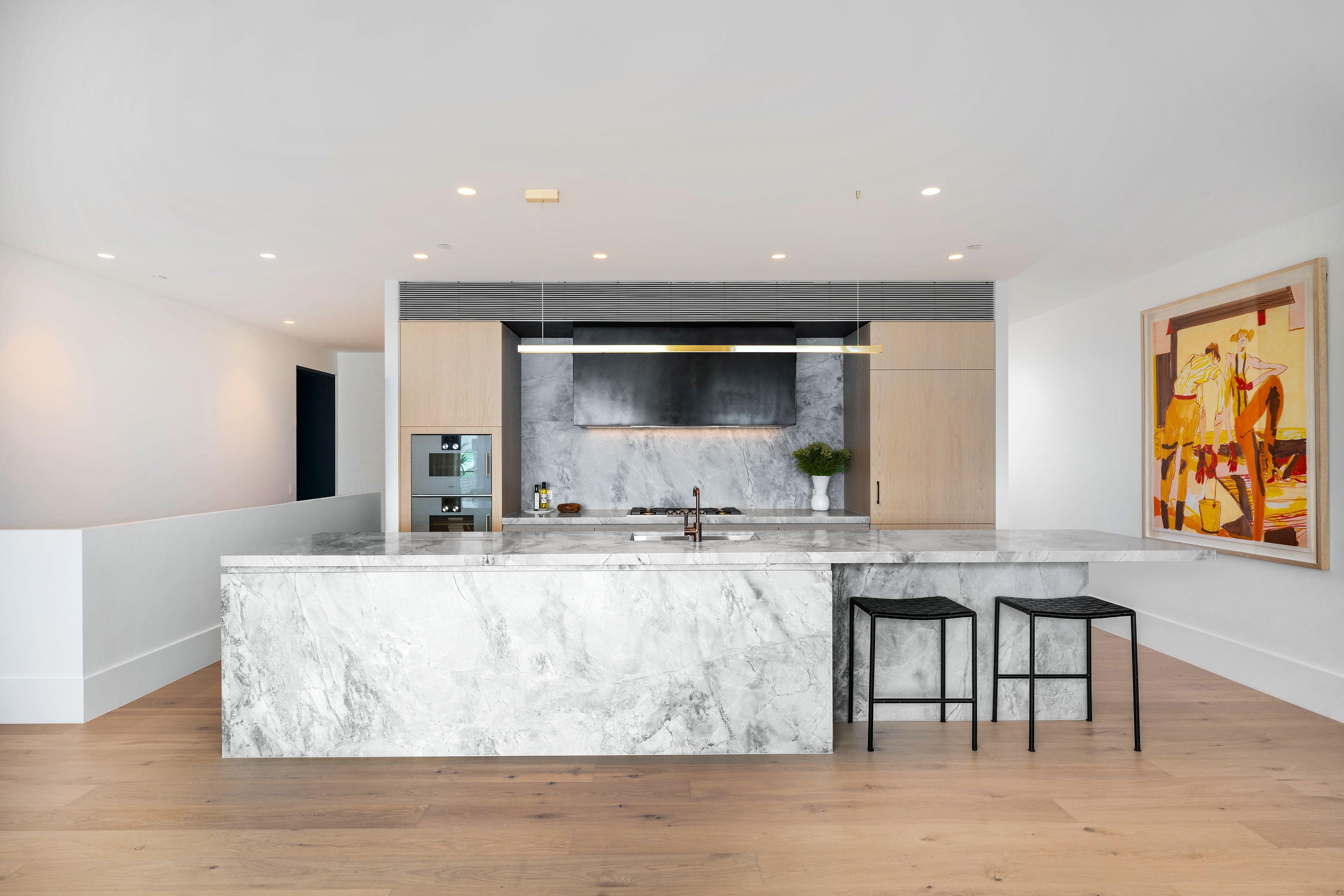 Exquisite Penthouse Apartment Offering Breathtaking Harbour Bridge And City Vistas