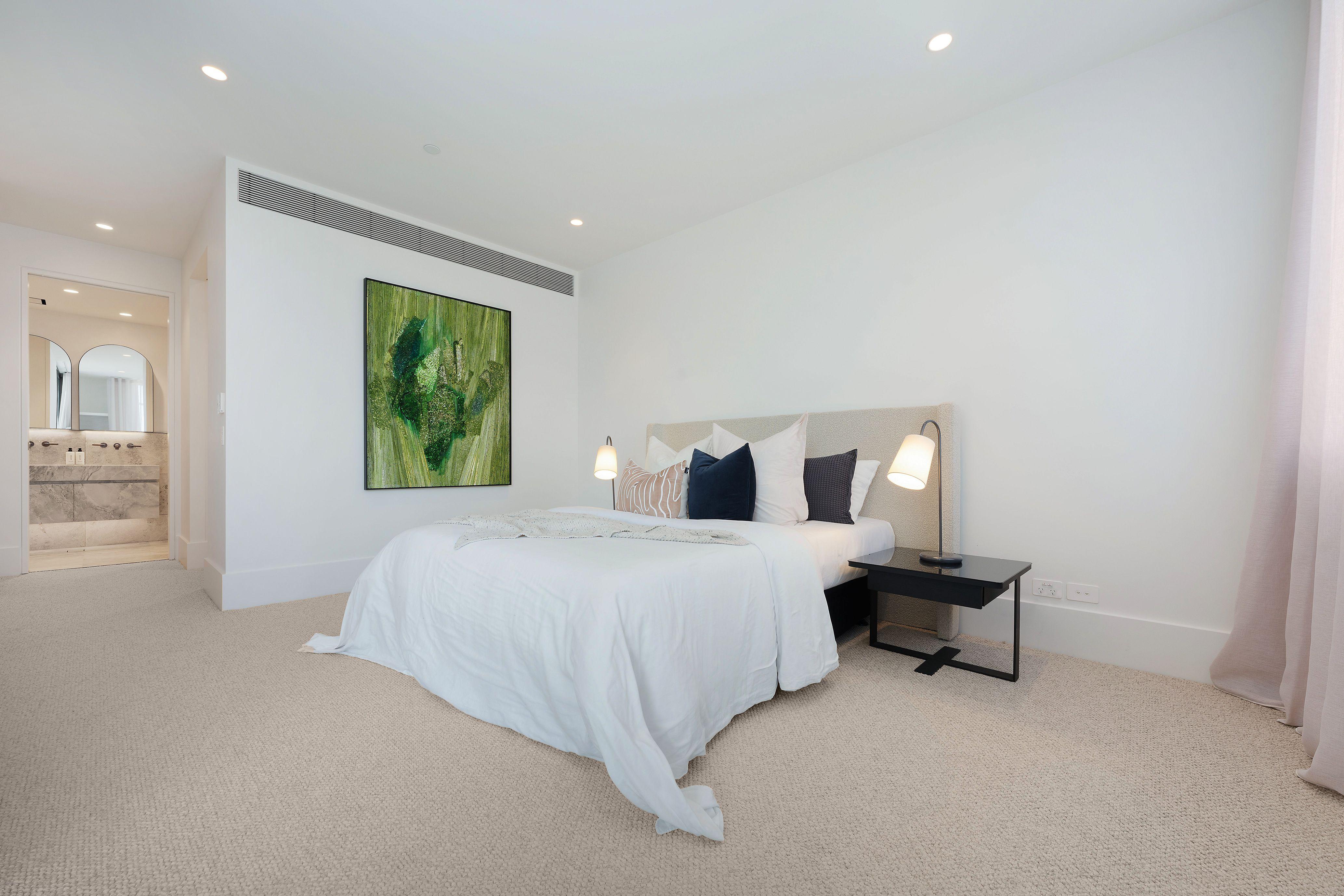 Exquisite Penthouse Apartment Offering Breathtaking Harbour Bridge And City Vistas