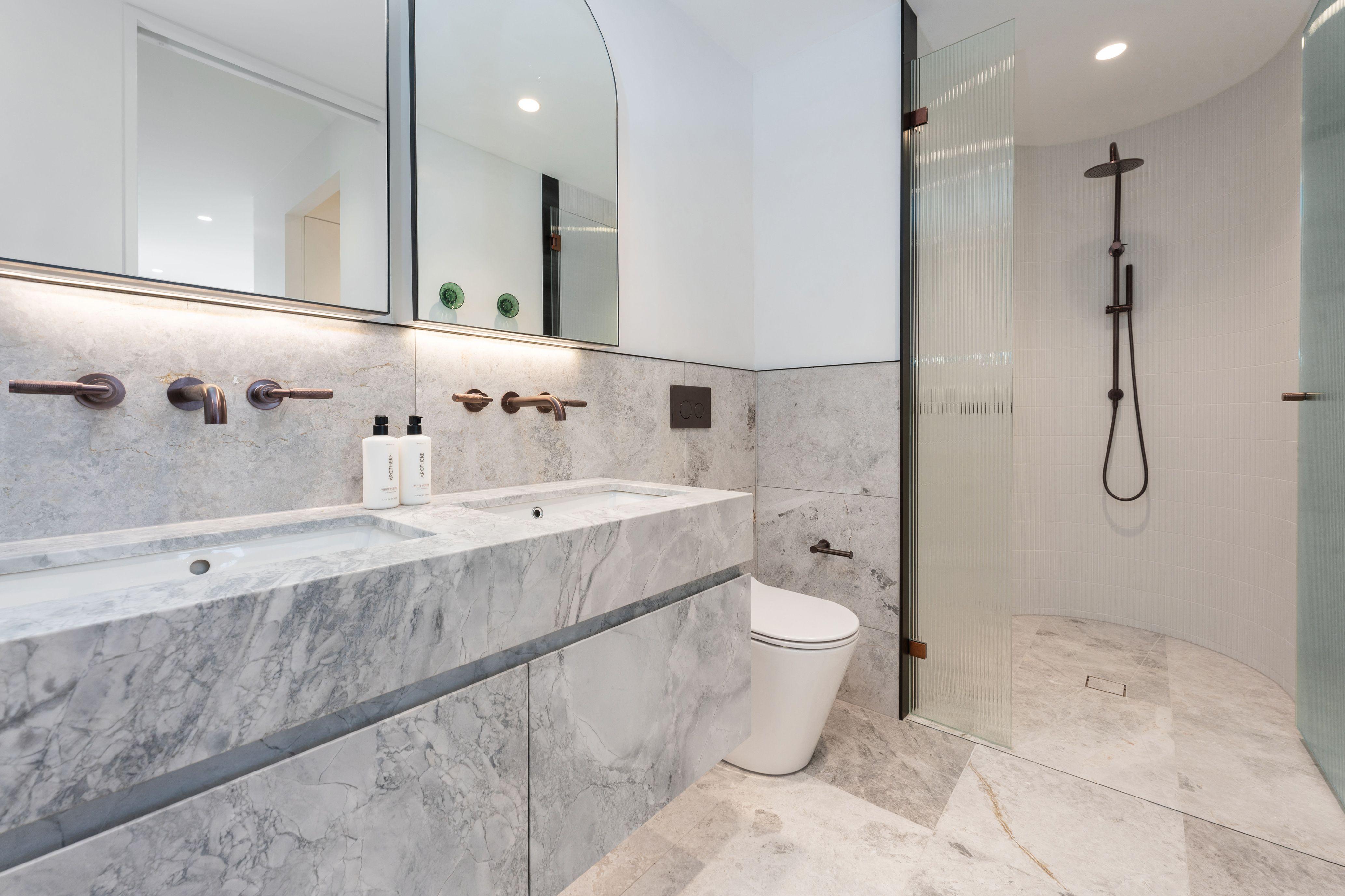 Exquisite Penthouse Apartment Offering Breathtaking Harbour Bridge And City Vistas