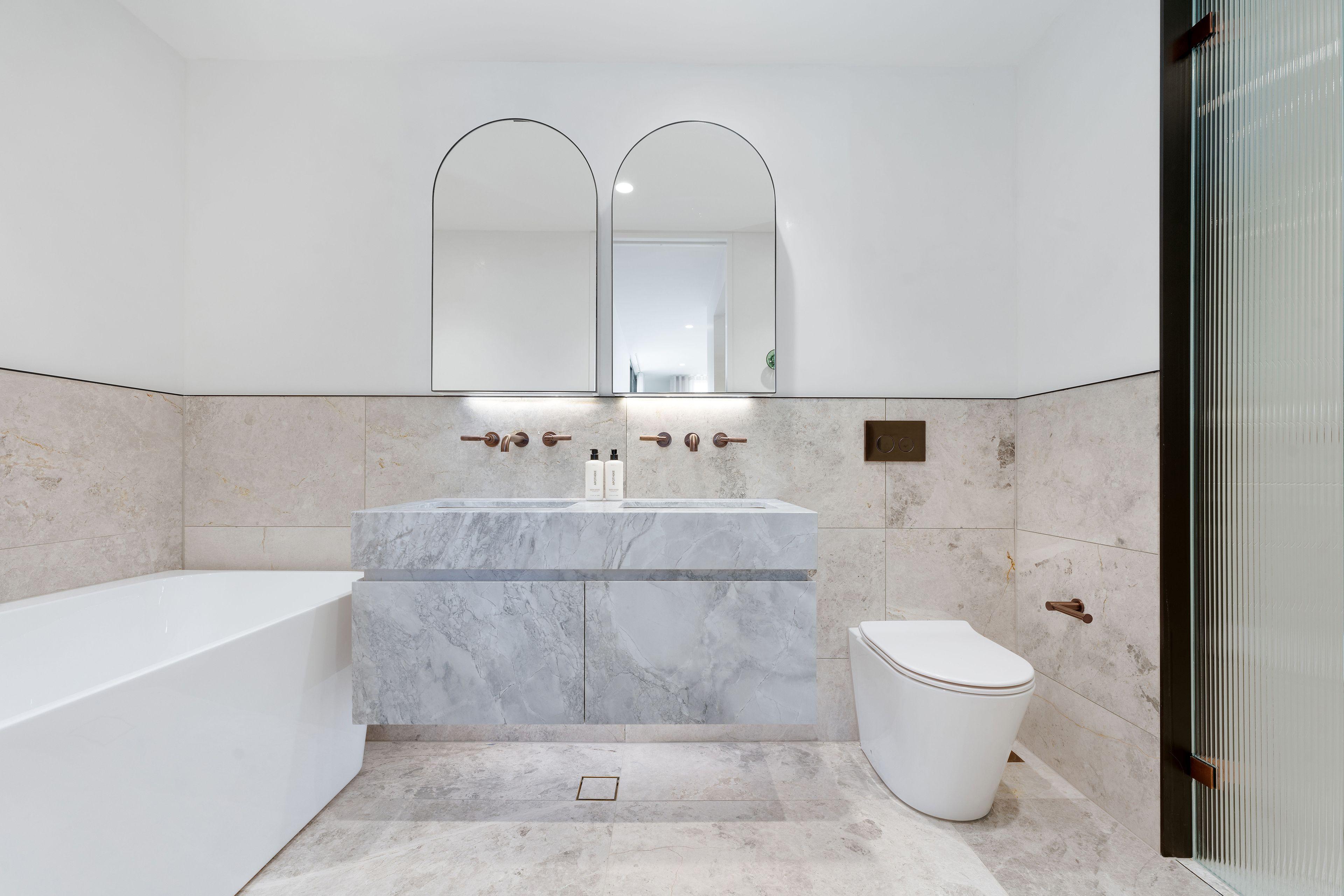 Exquisite Penthouse Apartment Offering Breathtaking Harbour Bridge And City Vistas