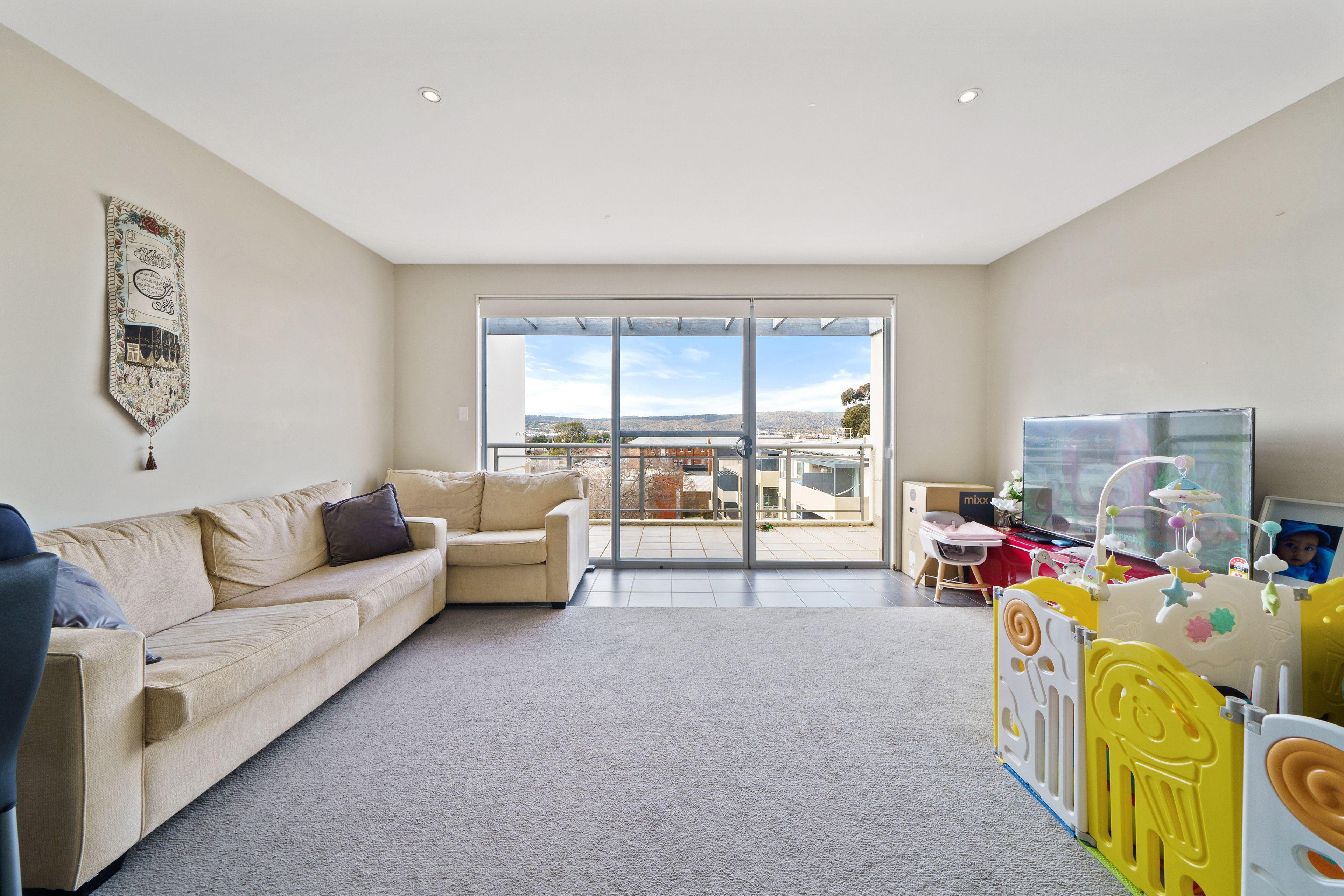 Spacious Living Close to CBD