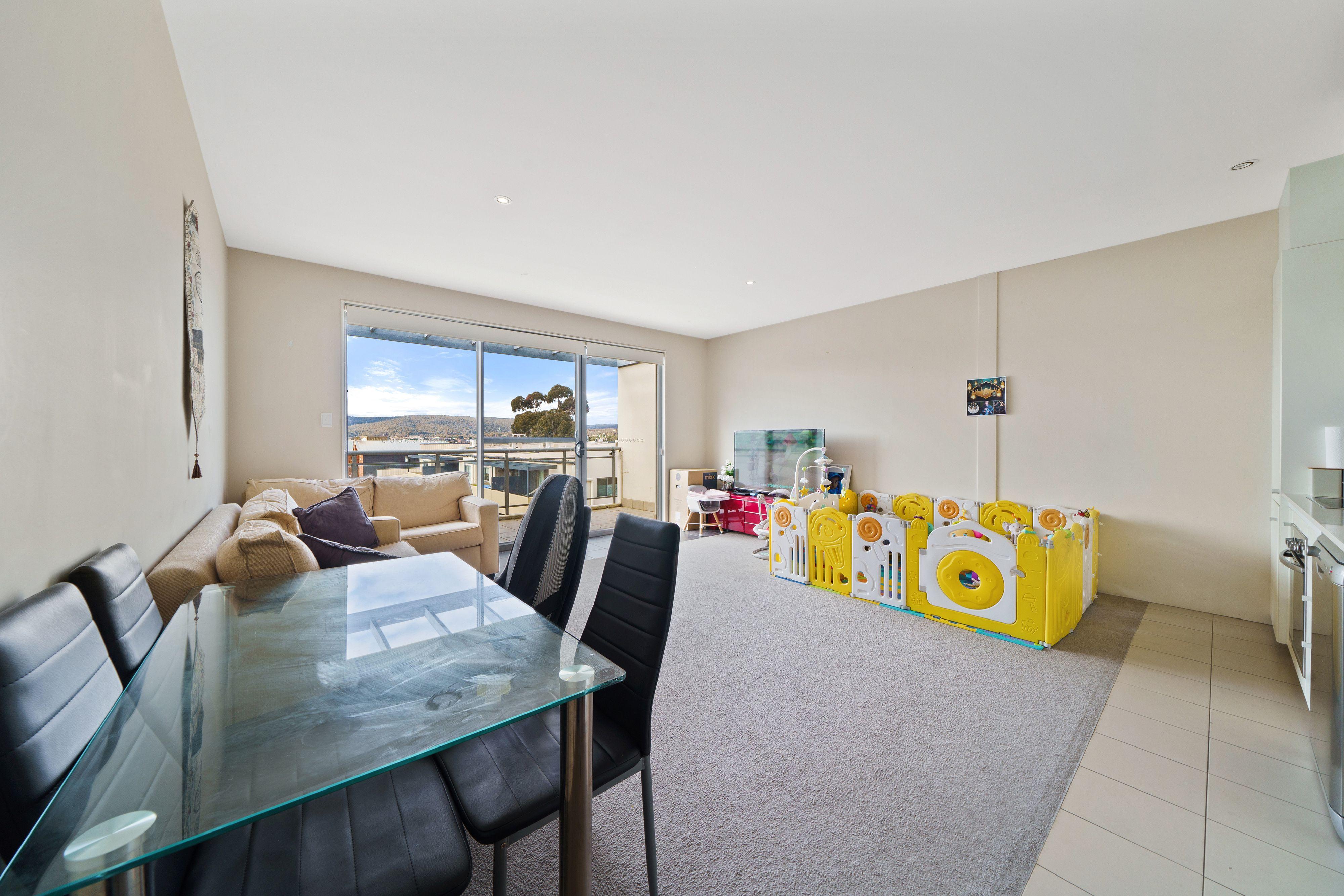 Spacious Living Close to CBD