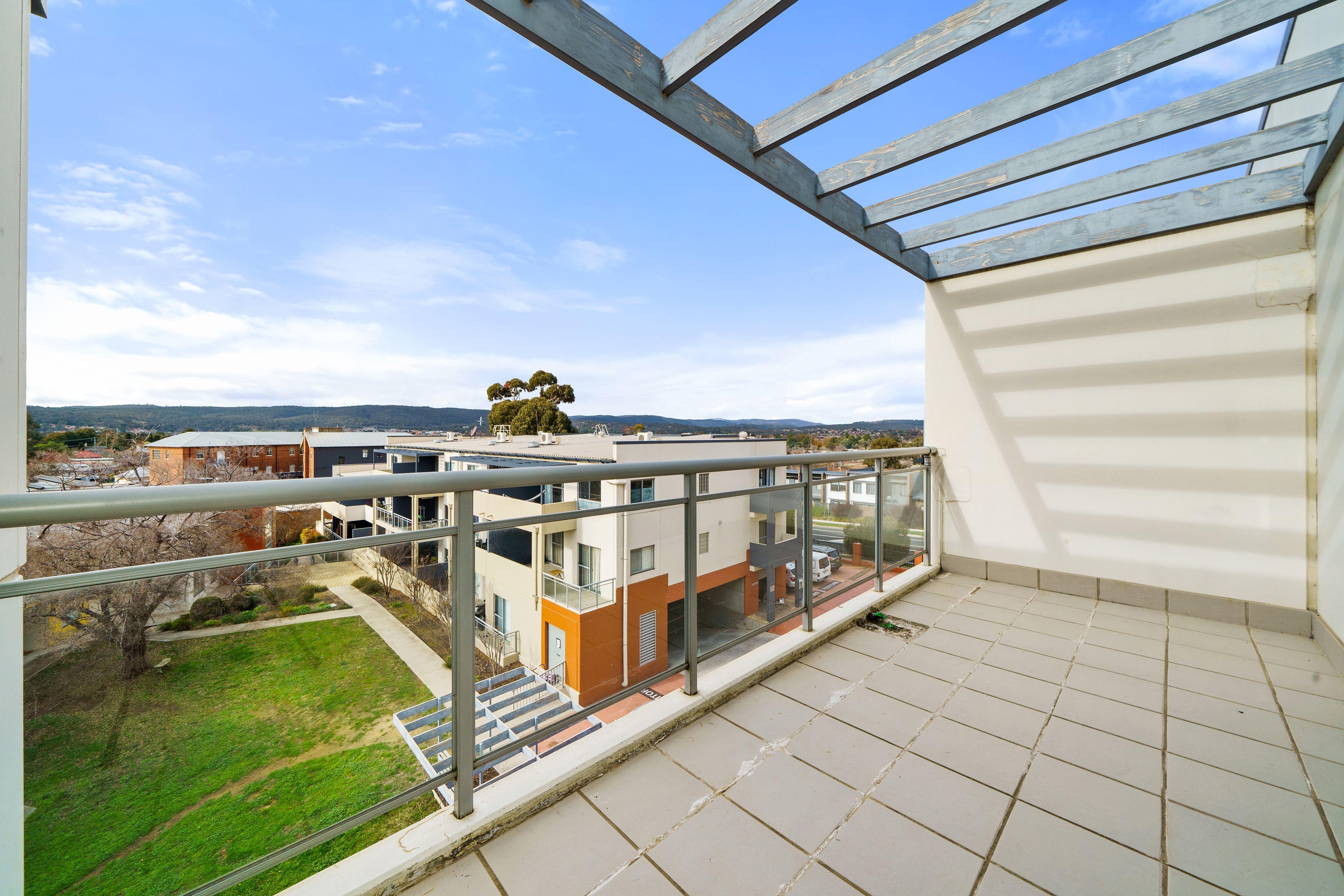 Spacious Living Close to CBD