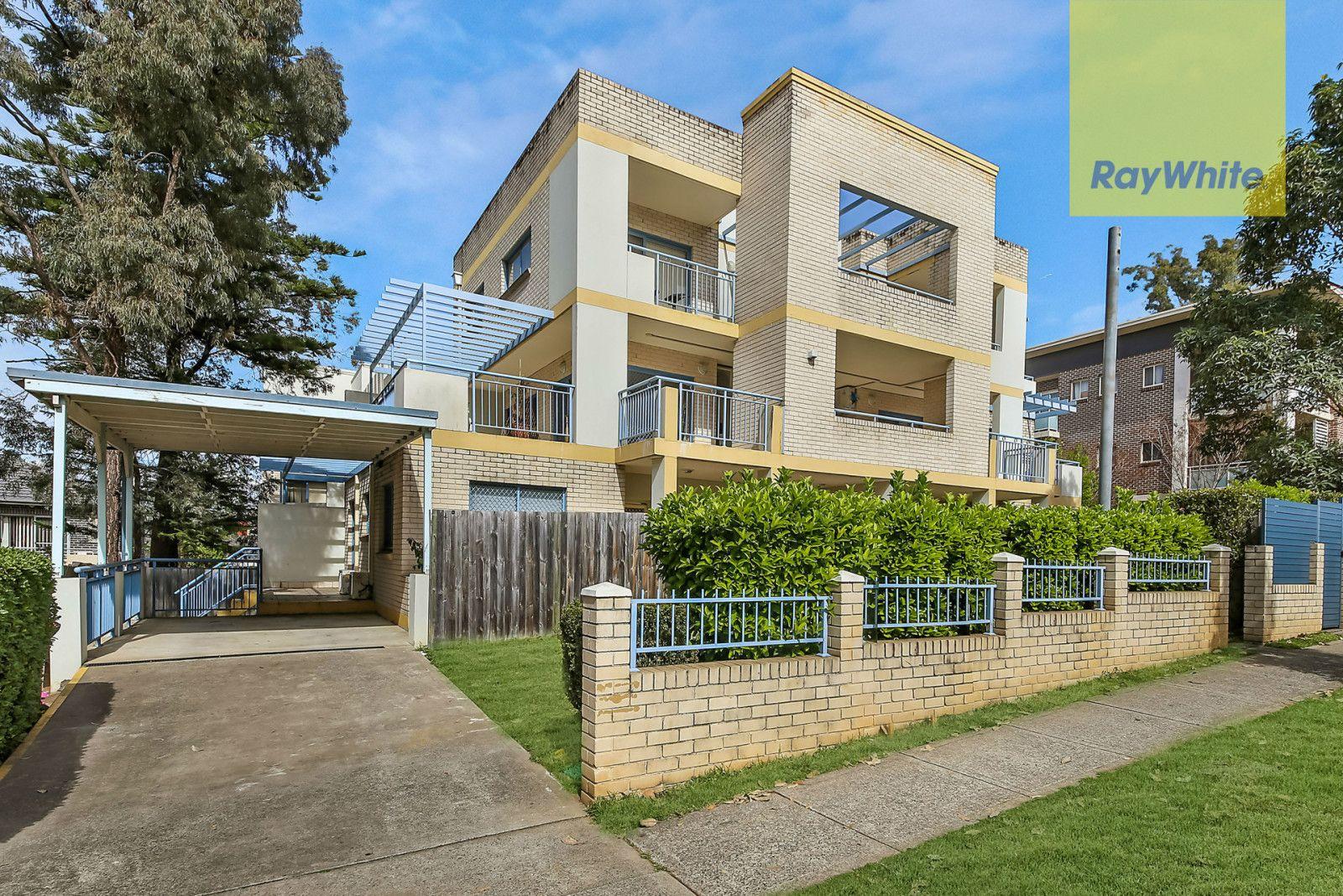 ONE BEDROOM PLUS STUDY & COURTYARD GARDEN APARTMENT