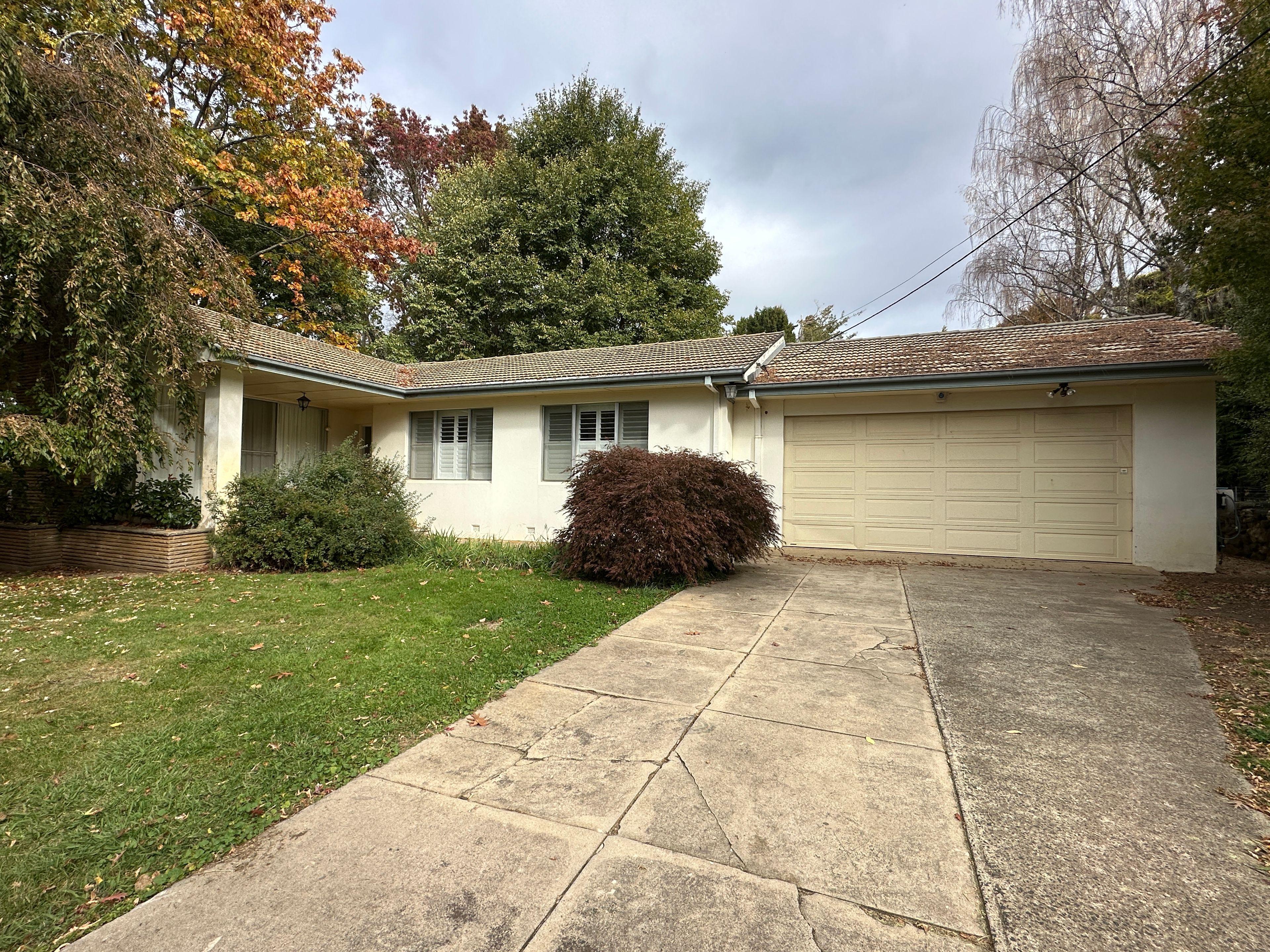 Prop-GPT: House: NSW Orange, NSW 2800 Home For Rent