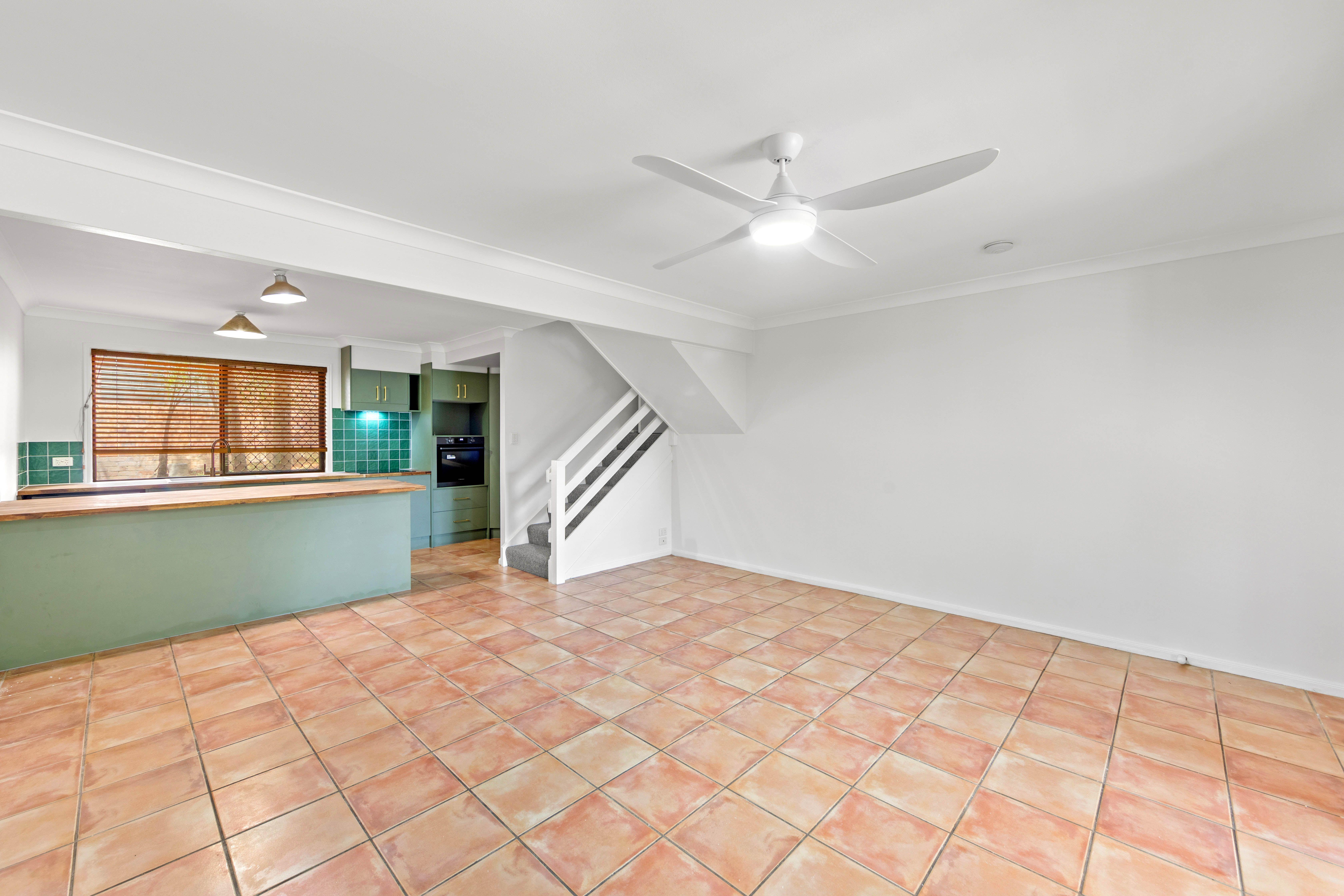 Townhouse for Rent: Mudgeeraba, QLD 4213, QLD, 4213