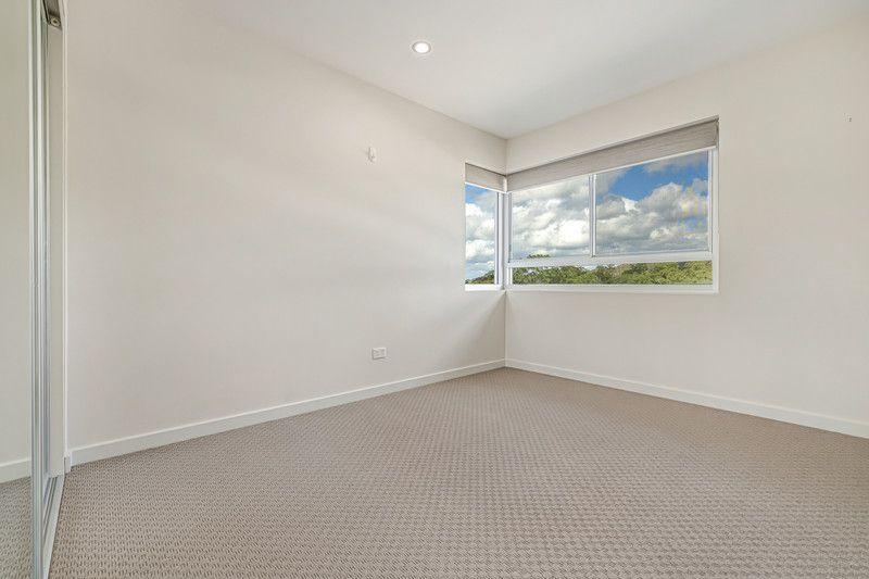 EXECUTIVE TOP FLOOR, RIVER SIDE APARTMENT WITH PRIVATE TERRACE