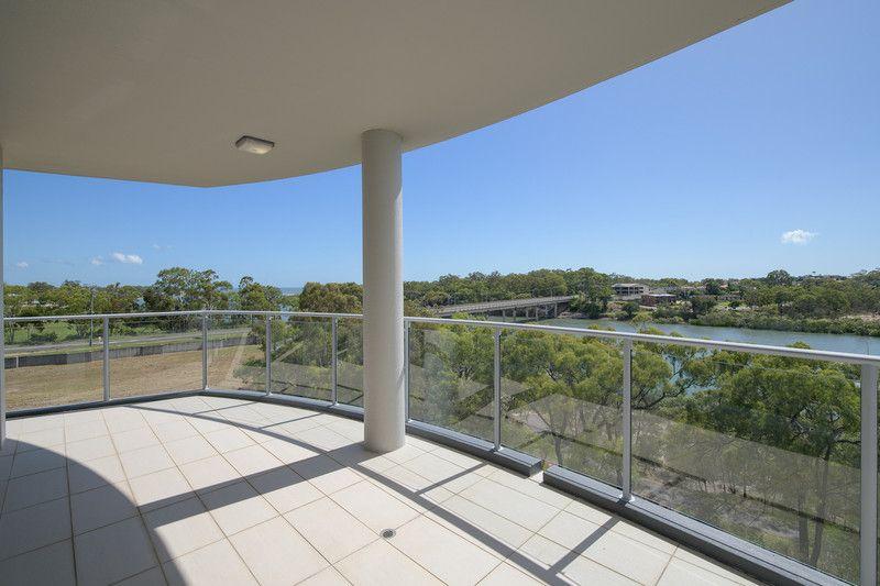 EXECUTIVE TOP FLOOR, RIVER SIDE APARTMENT WITH PRIVATE TERRACE