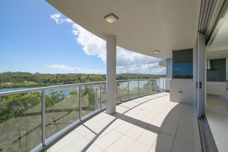 EXECUTIVE TOP FLOOR, RIVER SIDE APARTMENT WITH PRIVATE TERRACE