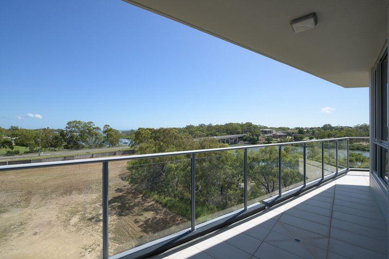 EXECUTIVE TOP FLOOR, RIVER SIDE APARTMENT WITH PRIVATE TERRACE