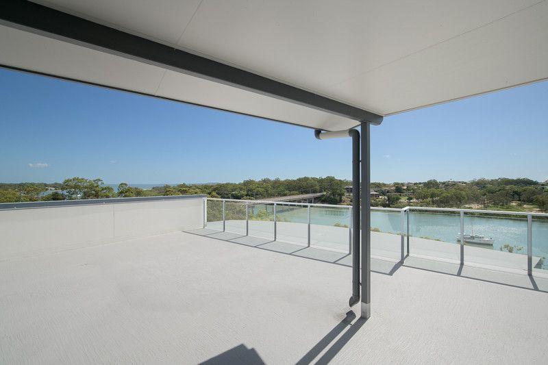 EXECUTIVE TOP FLOOR, RIVER SIDE APARTMENT WITH PRIVATE TERRACE