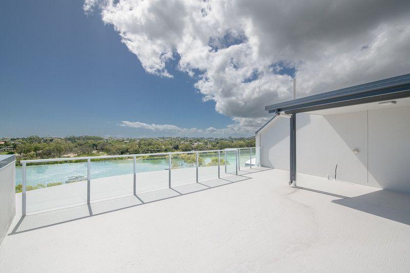 EXECUTIVE TOP FLOOR, RIVER SIDE APARTMENT WITH PRIVATE TERRACE