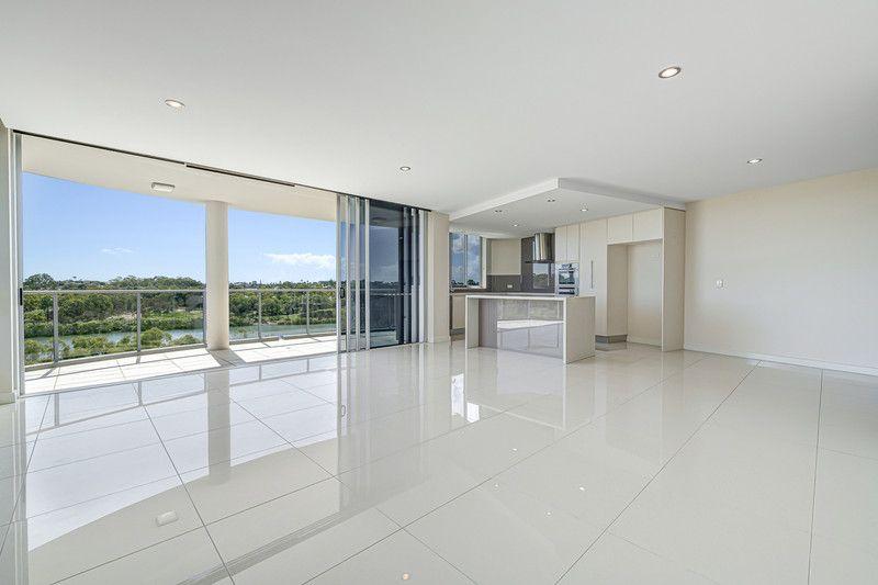 EXECUTIVE TOP FLOOR, RIVER SIDE APARTMENT WITH PRIVATE TERRACE