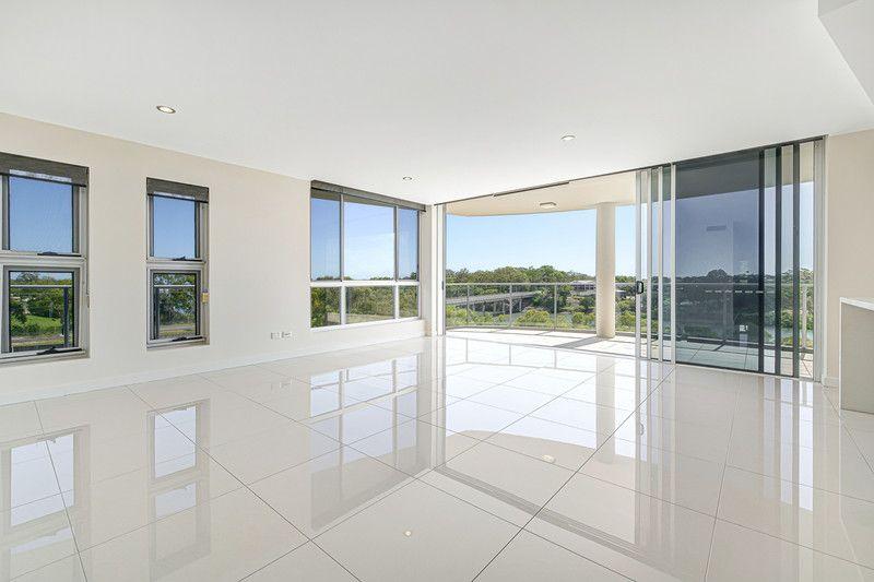 EXECUTIVE TOP FLOOR, RIVER SIDE APARTMENT WITH PRIVATE TERRACE