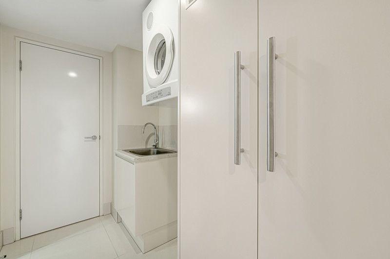 EXECUTIVE TOP FLOOR, RIVER SIDE APARTMENT WITH PRIVATE TERRACE