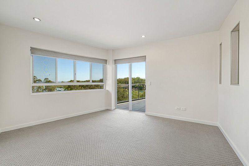 EXECUTIVE TOP FLOOR, RIVER SIDE APARTMENT WITH PRIVATE TERRACE