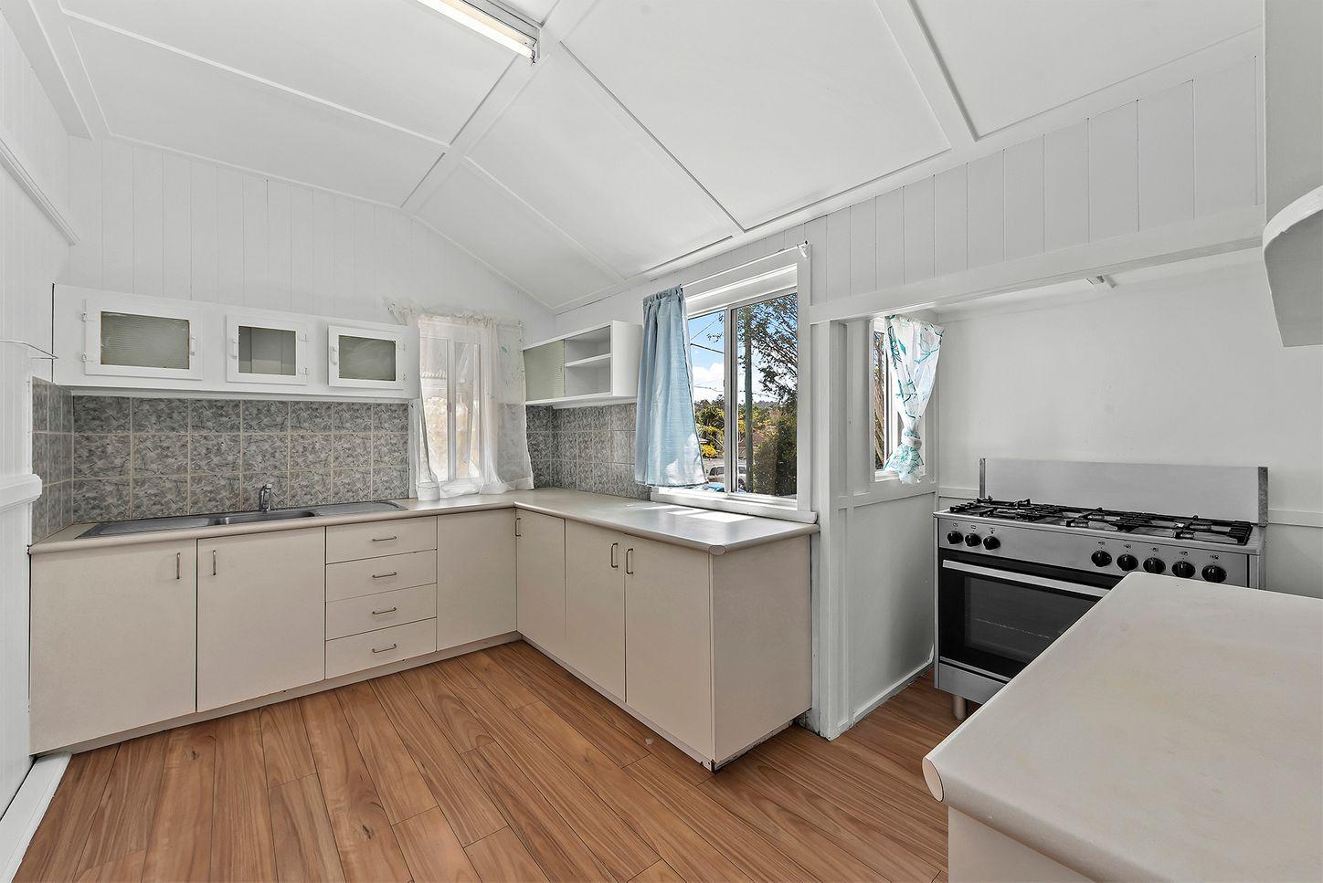 37 Saint Clements Road, OXLEY, QLD 4075 - House for Rent - harcourts.net