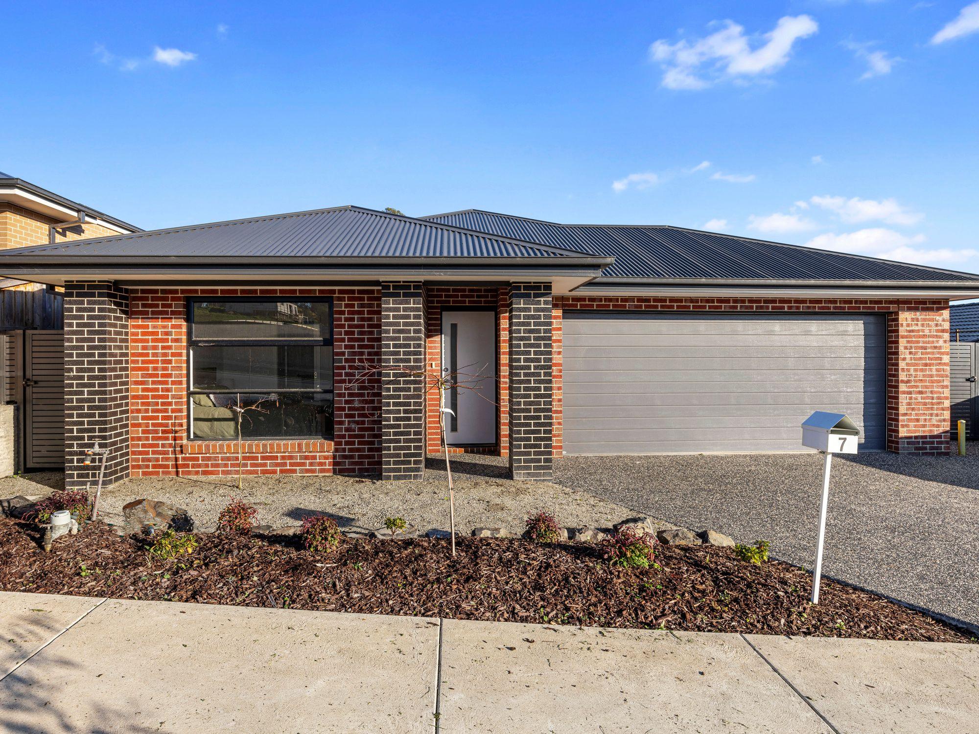 Prop-GPT: House: VIC Korumburra, VIC 3950 Home For Rent