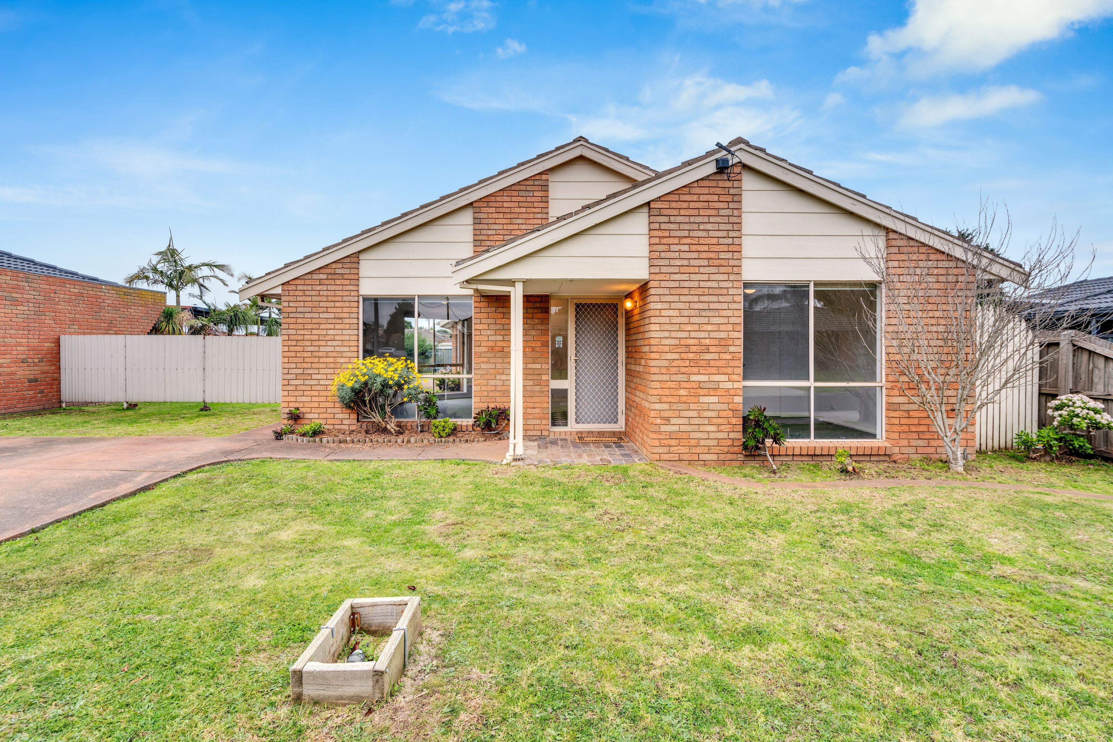 Prop-GPT: House: VIC Craigieburn, VIC 3064 Home For Rent