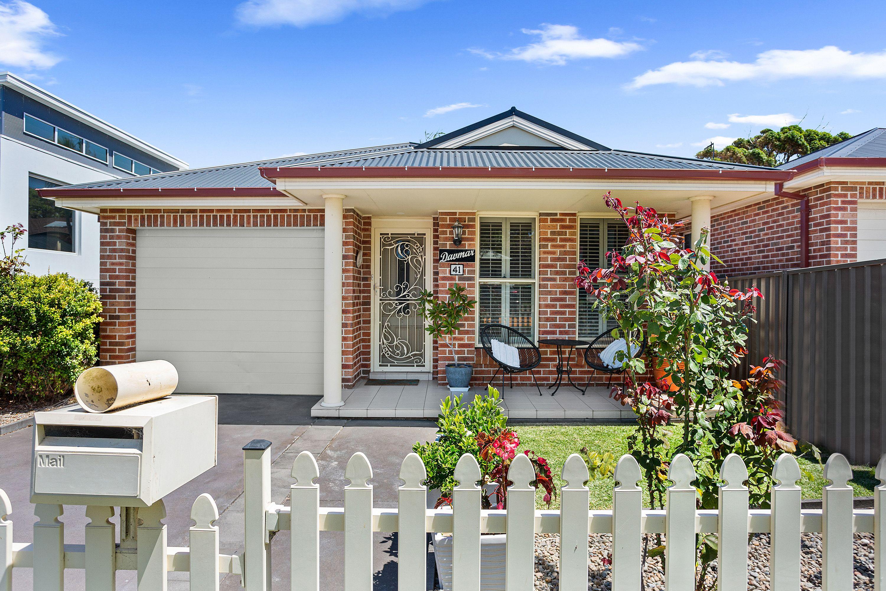 Prop-GPT: House: NSW Shellharbour, NSW 2529 Home For Rent