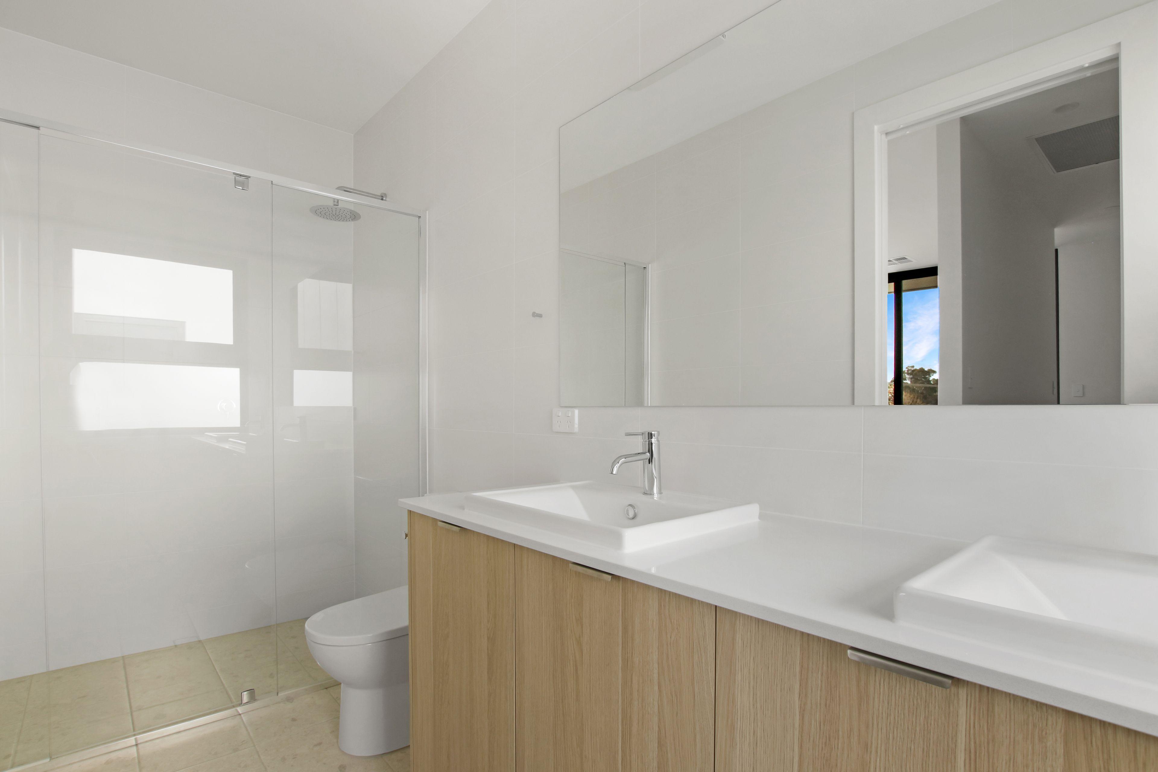 Elegant, Spacious Home in the Heart of Campbelltown!