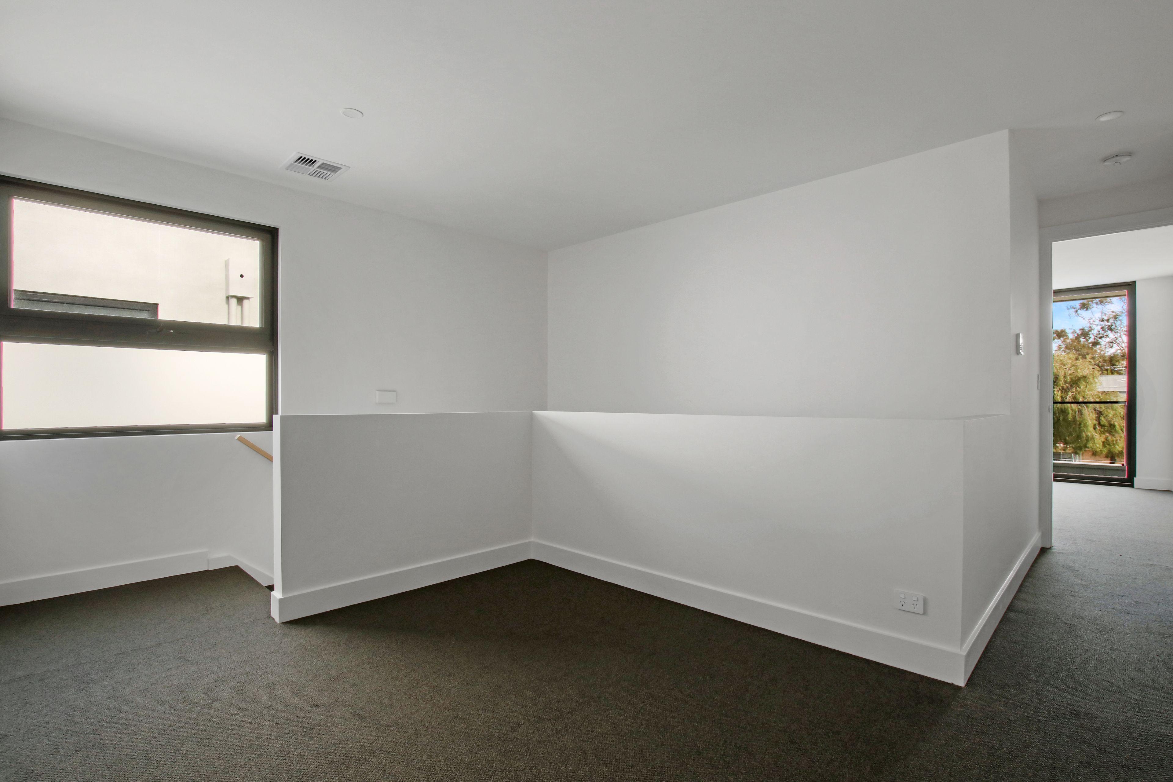 Elegant, Spacious Home in the Heart of Campbelltown!