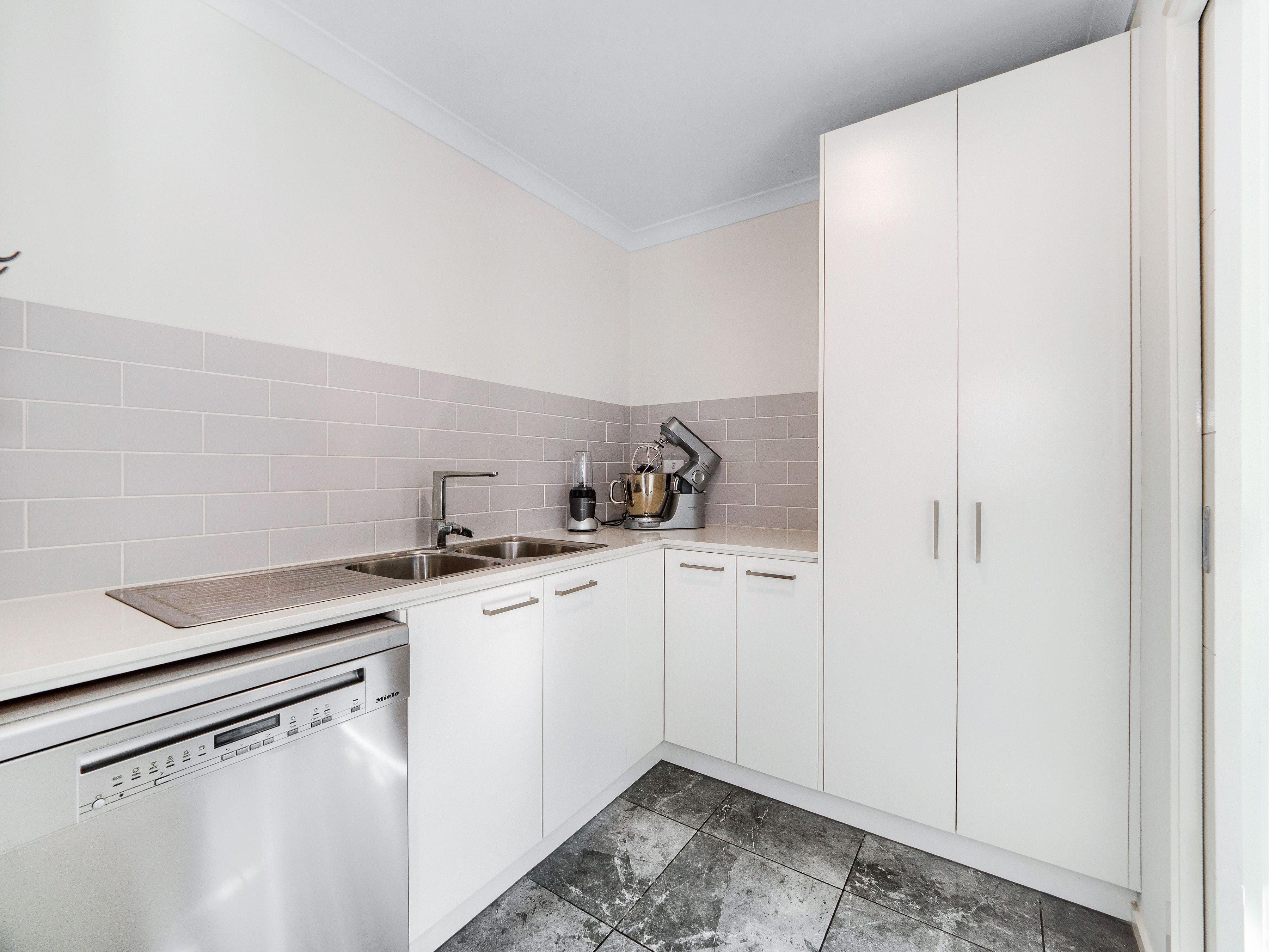 Spacious 4-Bedroom Family Home in Botanic Ridge