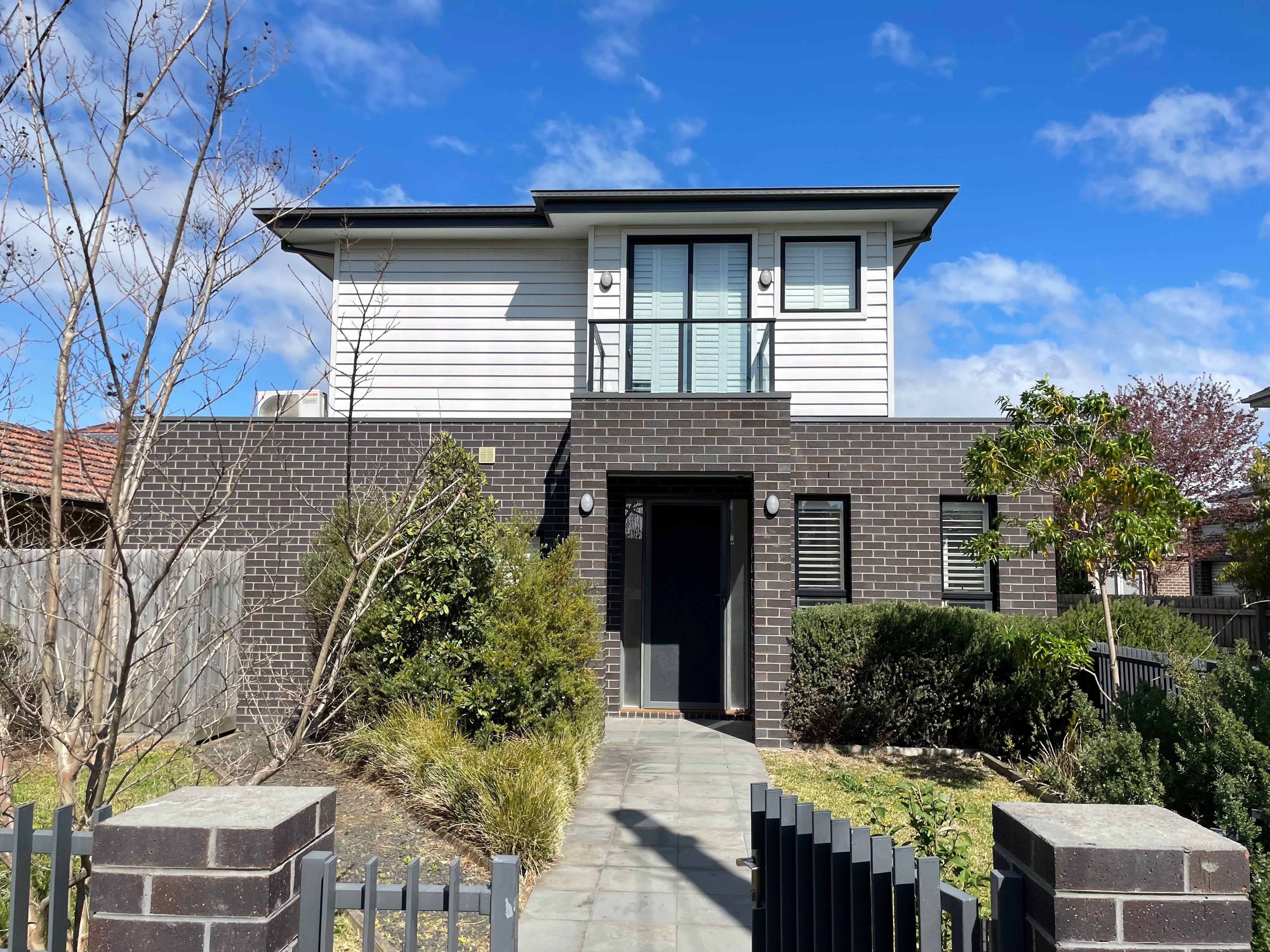 Prop-GPT: Townhouse: VIC Reservoir, VIC 3073 Home For Rent