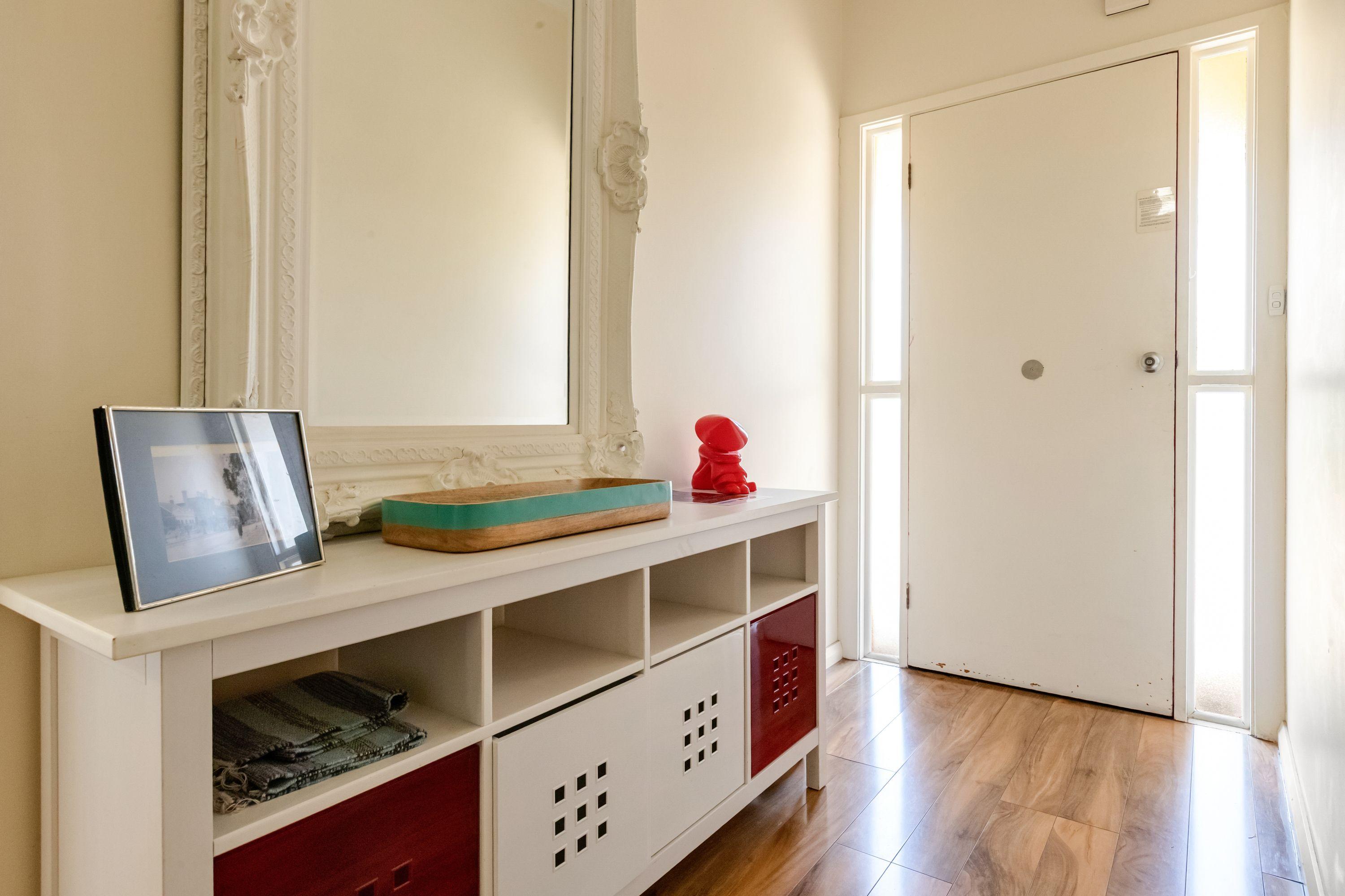 FULLY FURNISHED PROPERTY IN HEART OF TOWN