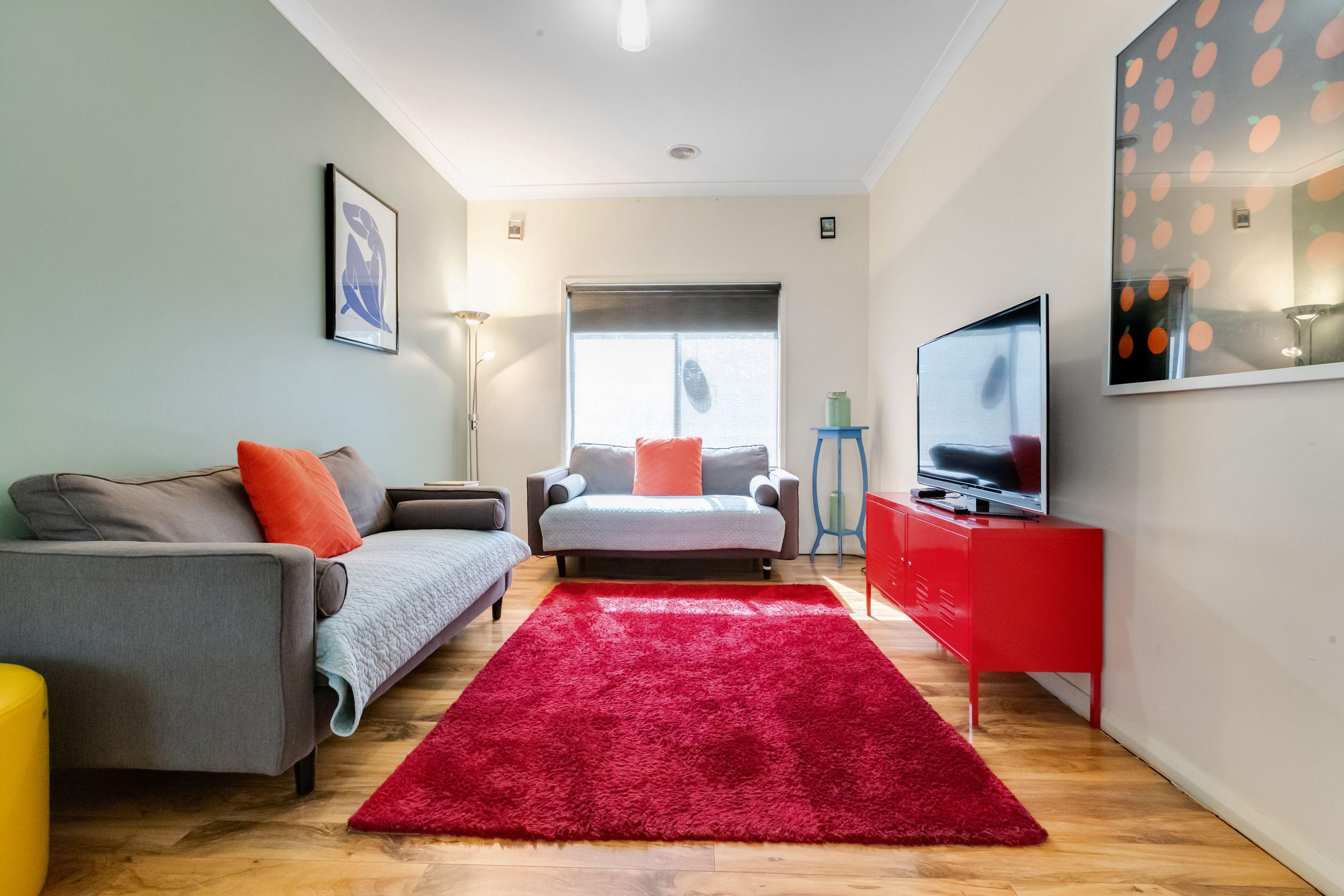 FULLY FURNISHED PROPERTY IN HEART OF TOWN