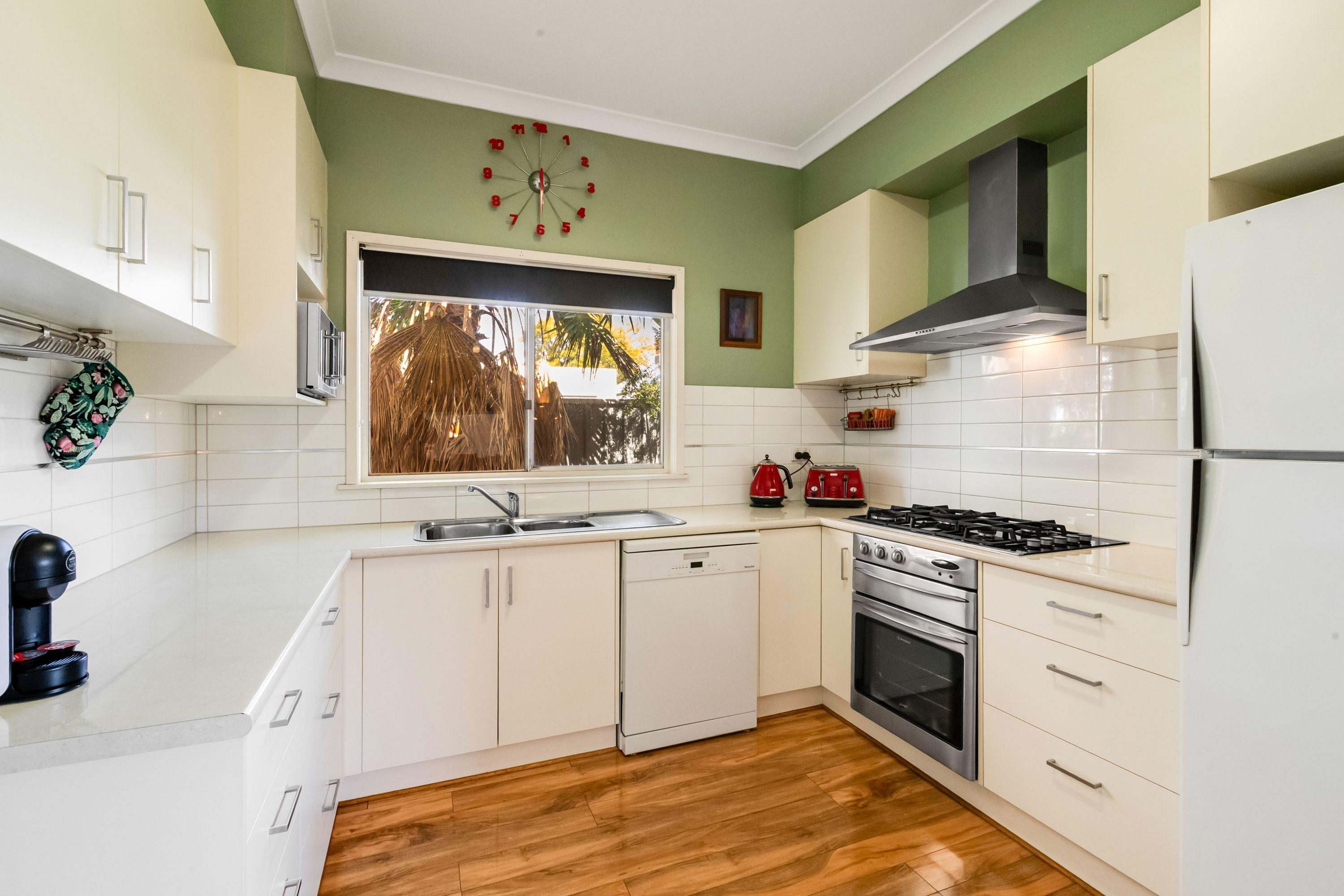 FULLY FURNISHED PROPERTY IN HEART OF TOWN