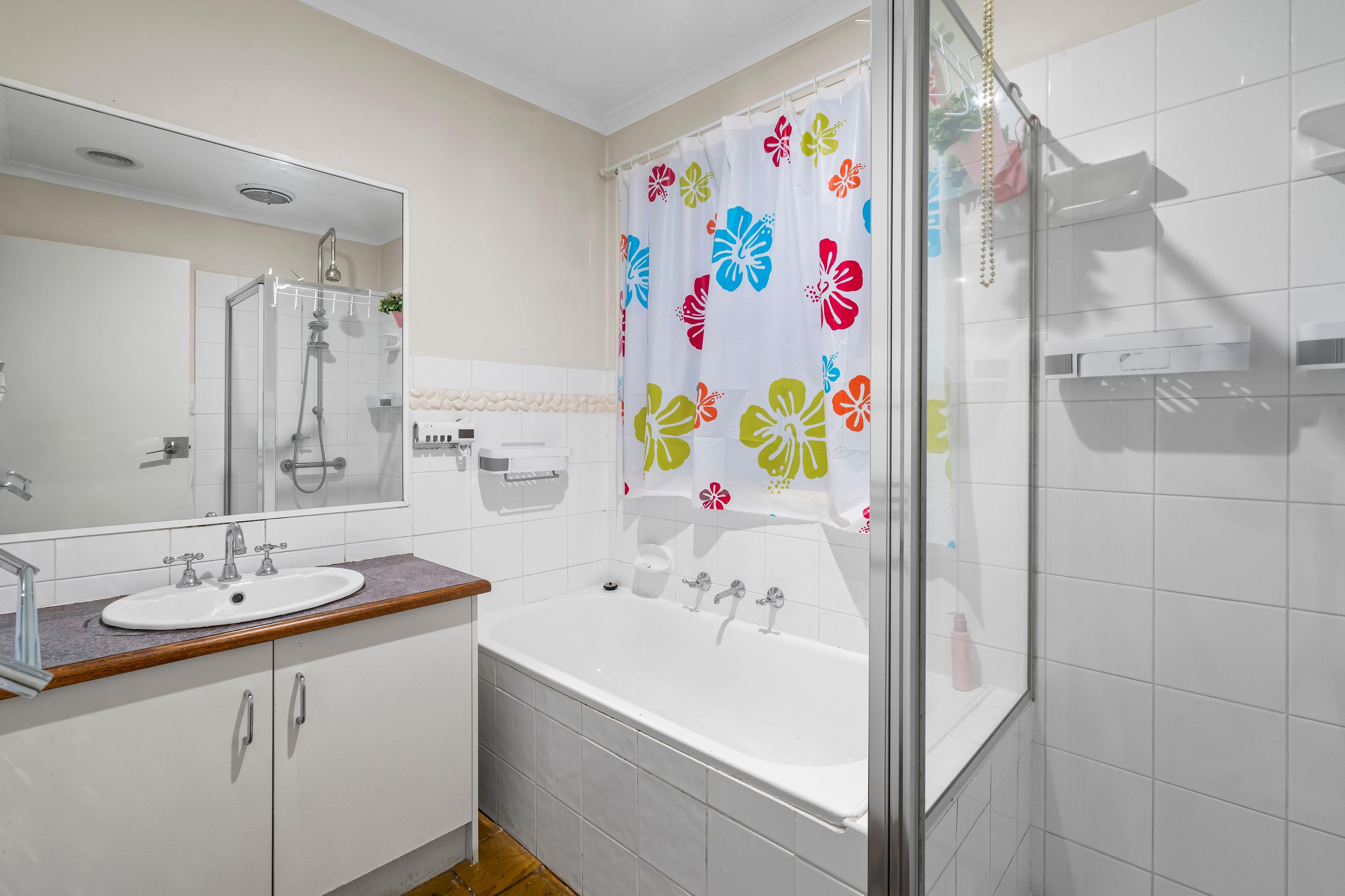 Discover Comfort & Style at 17 Cleeland Court