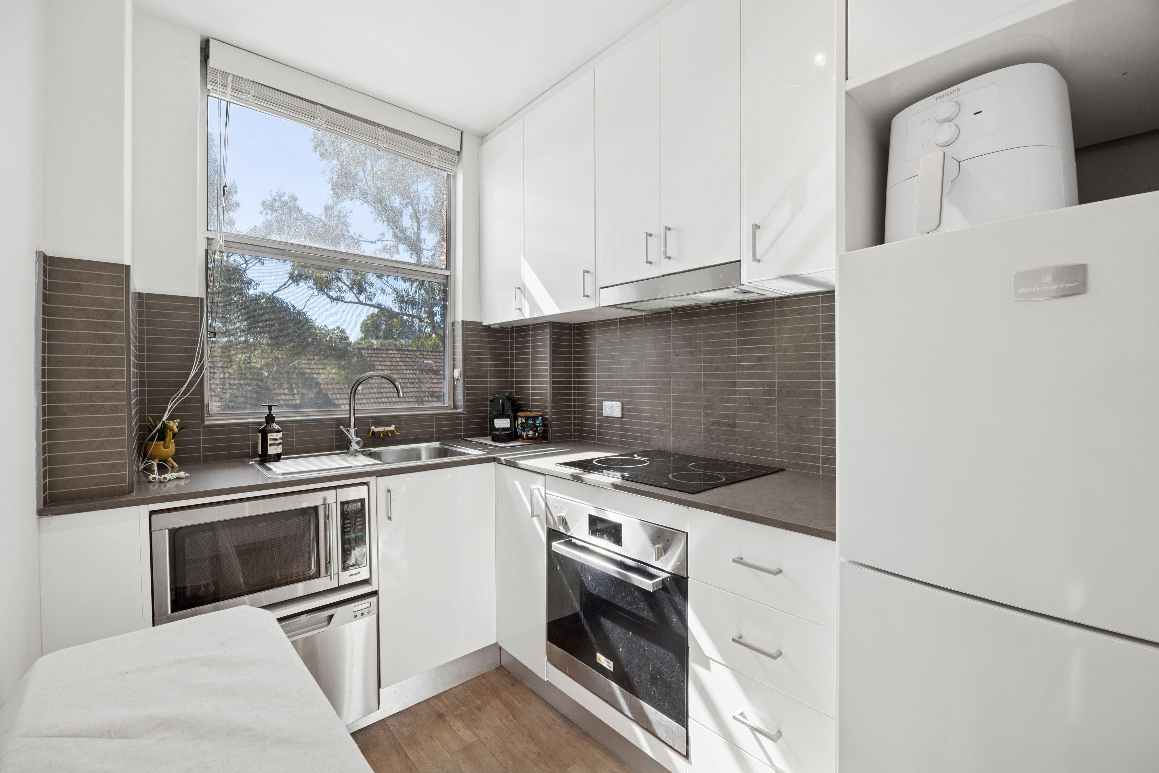 Bright & Modern Apartment Moments from Centennial Parklands