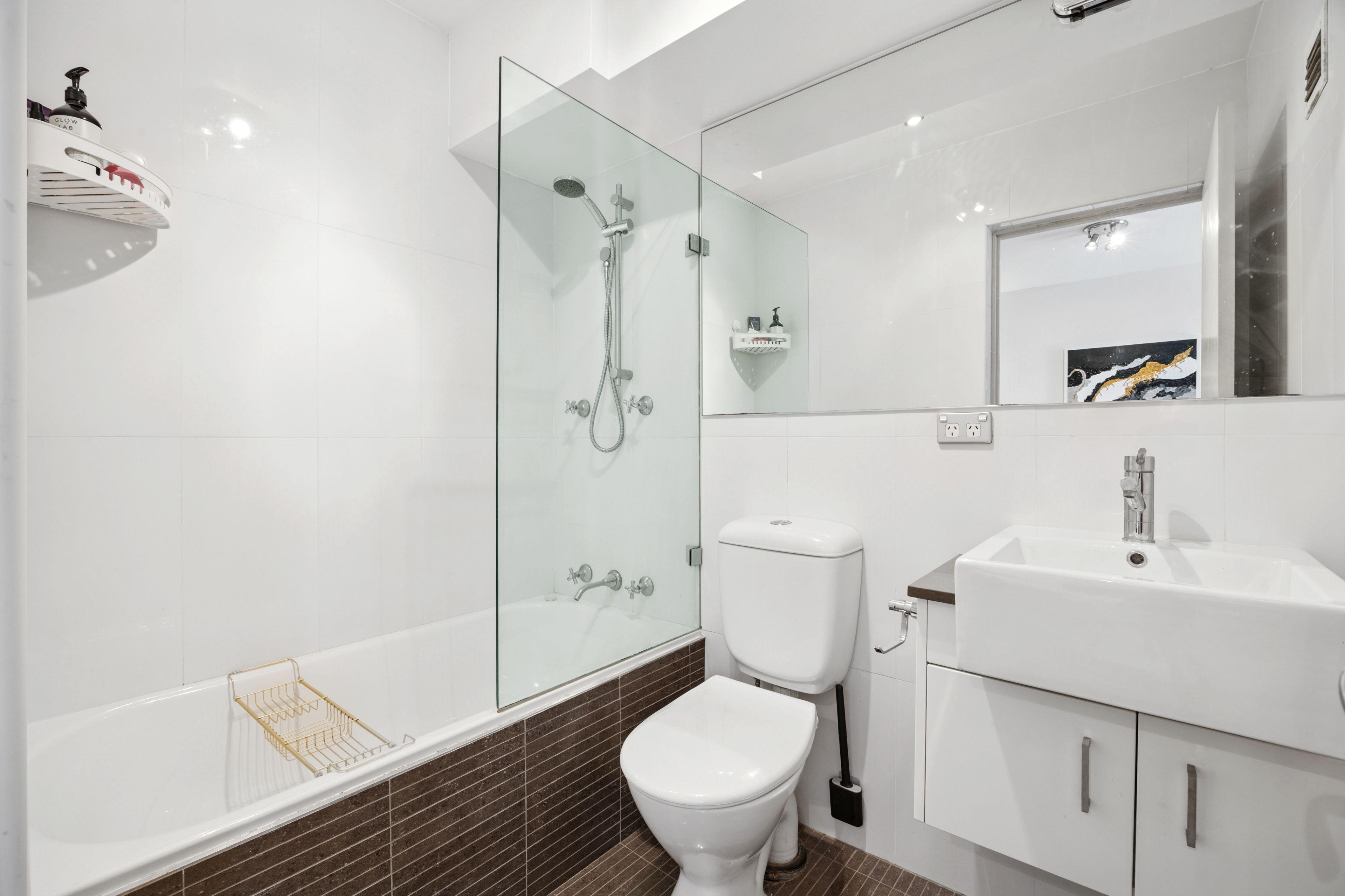 Bright & Modern Apartment Moments from Centennial Parklands