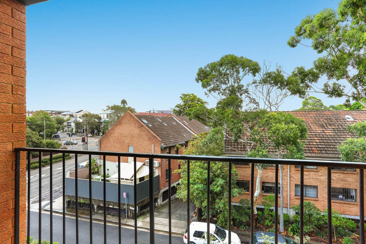 Bright & Modern Apartment Moments from Centennial Parklands