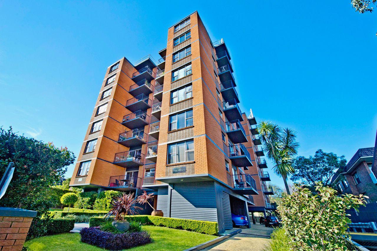 Bright & Modern Apartment Moments from Centennial Parklands