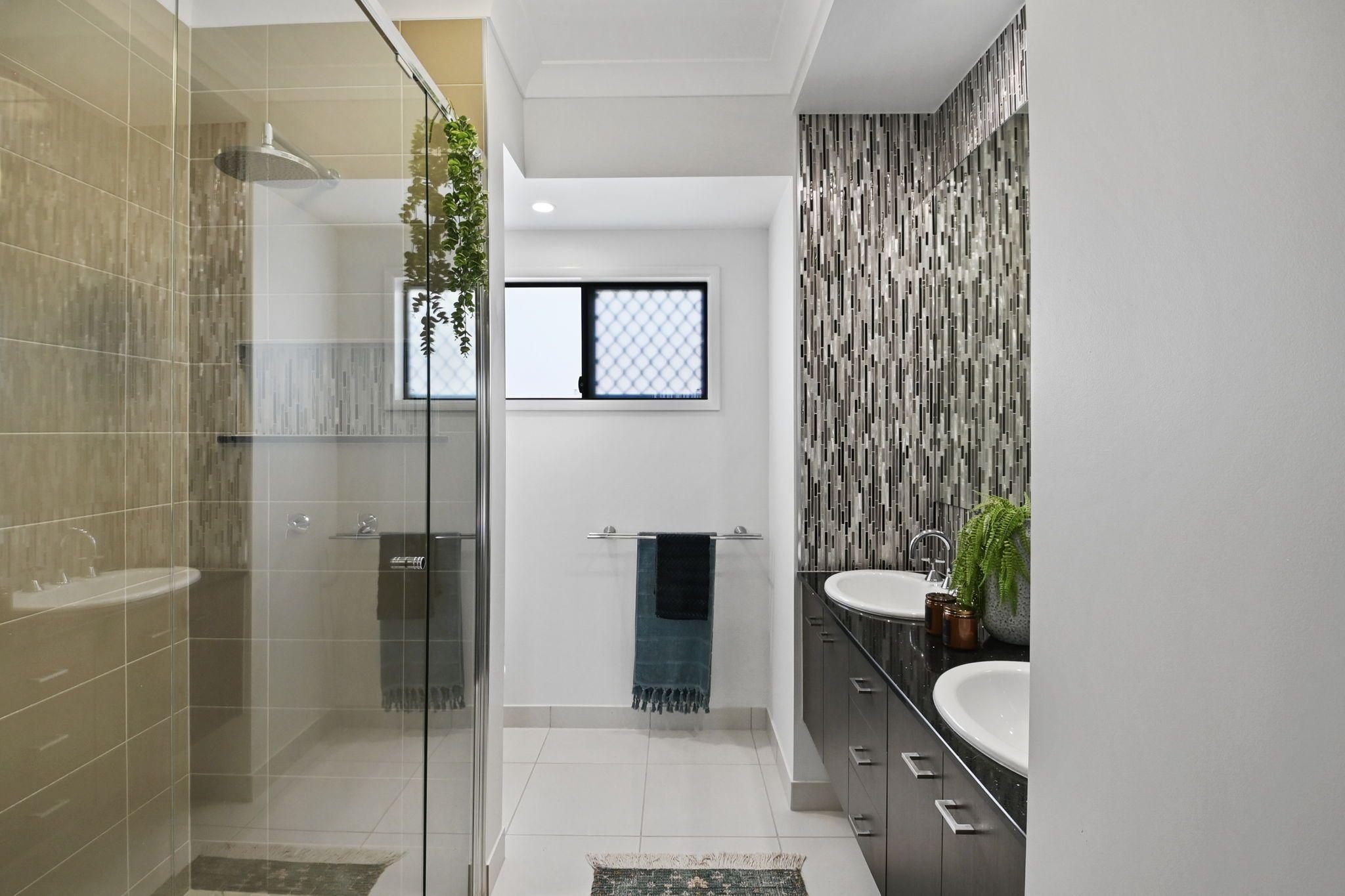 Modern Luxury Meets Outdoor Bliss - 4-Bed, 2-Bath Beauty in Mount Low!