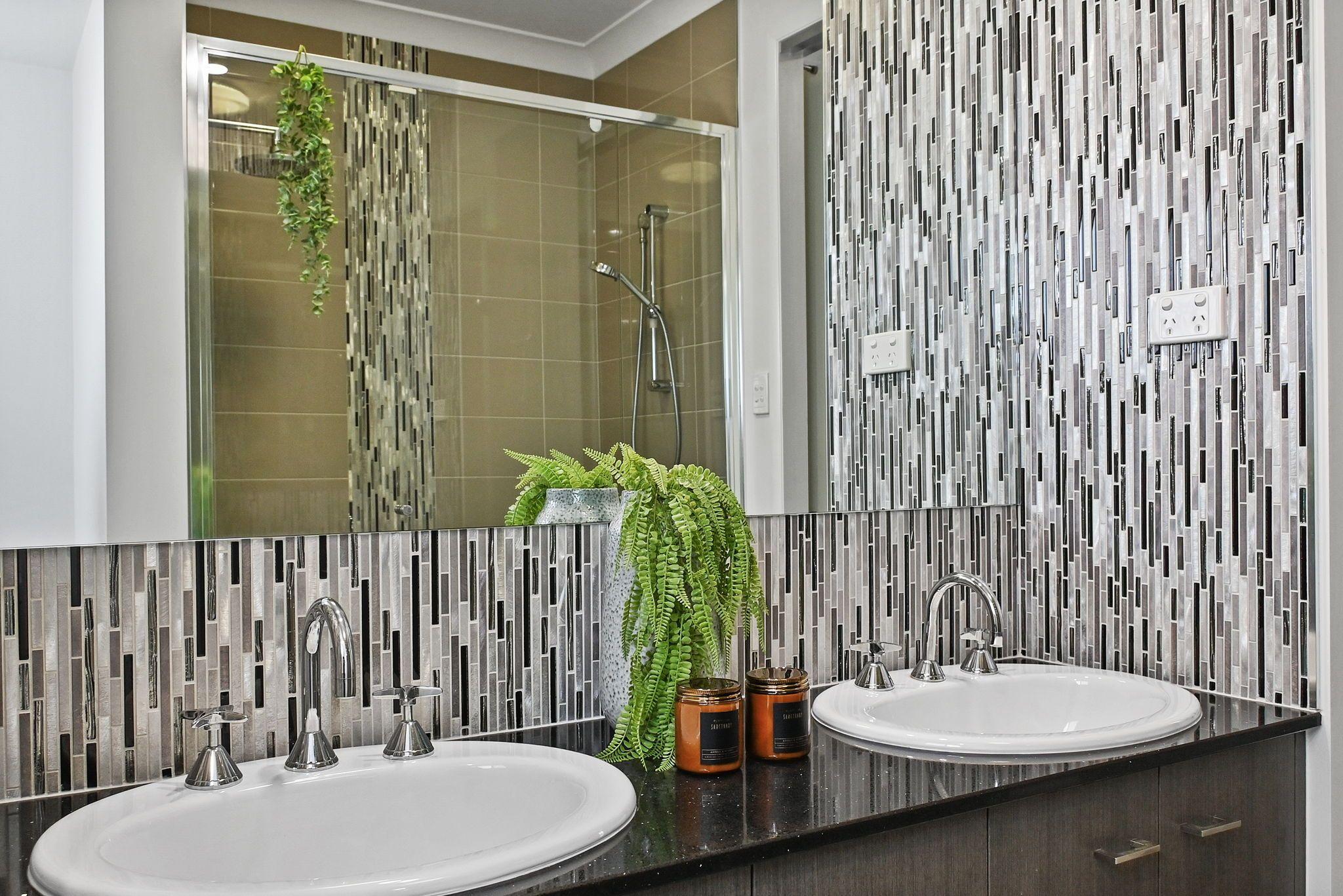 Modern Luxury Meets Outdoor Bliss - 4-Bed, 2-Bath Beauty in Mount Low!