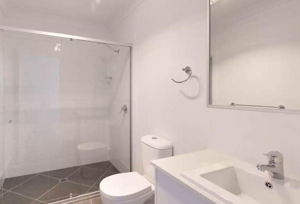 DuplexSemi-detached for Rent: Brassall, QLD 4305, QLD, 4305