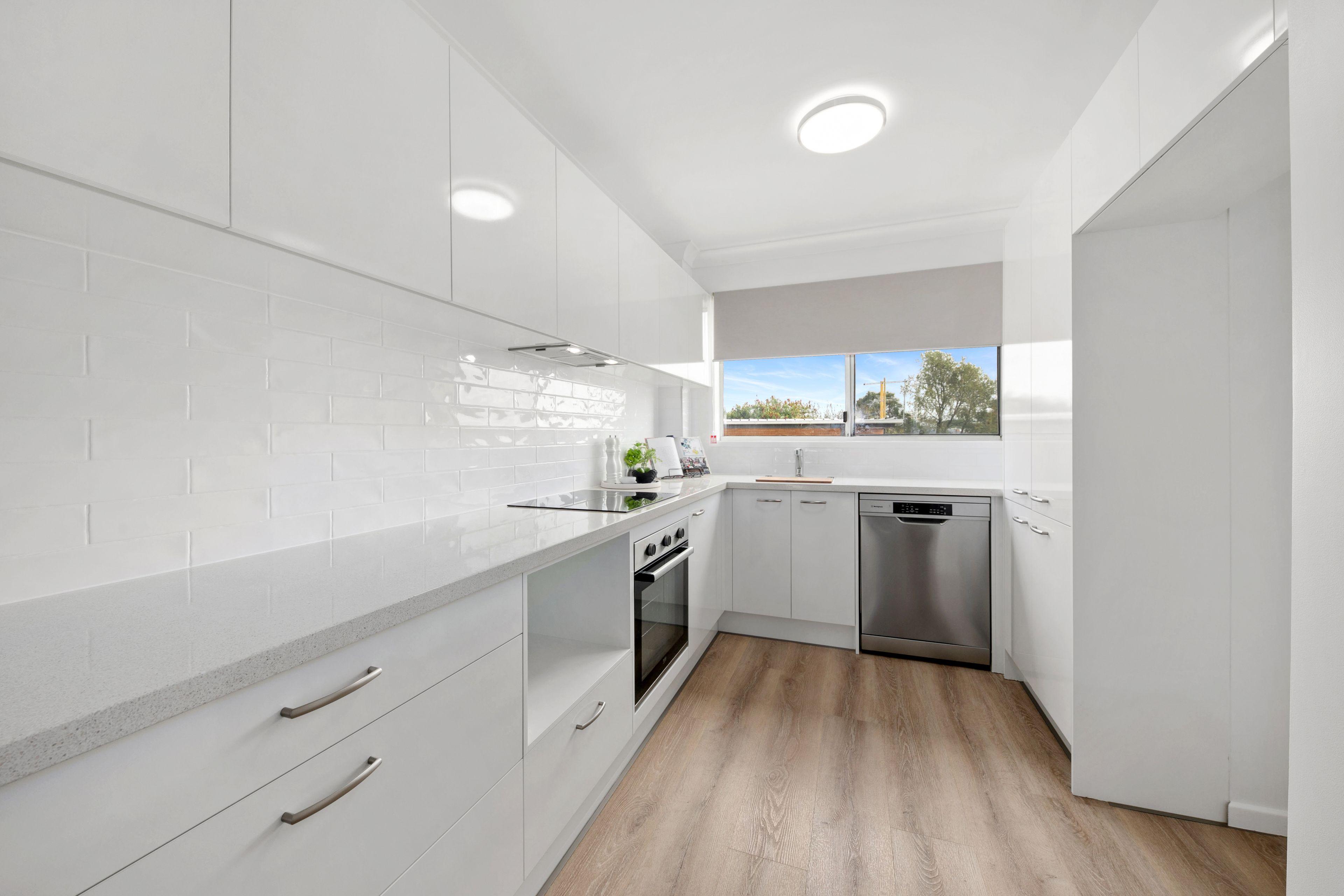 Top floor. Renovated. Secure.